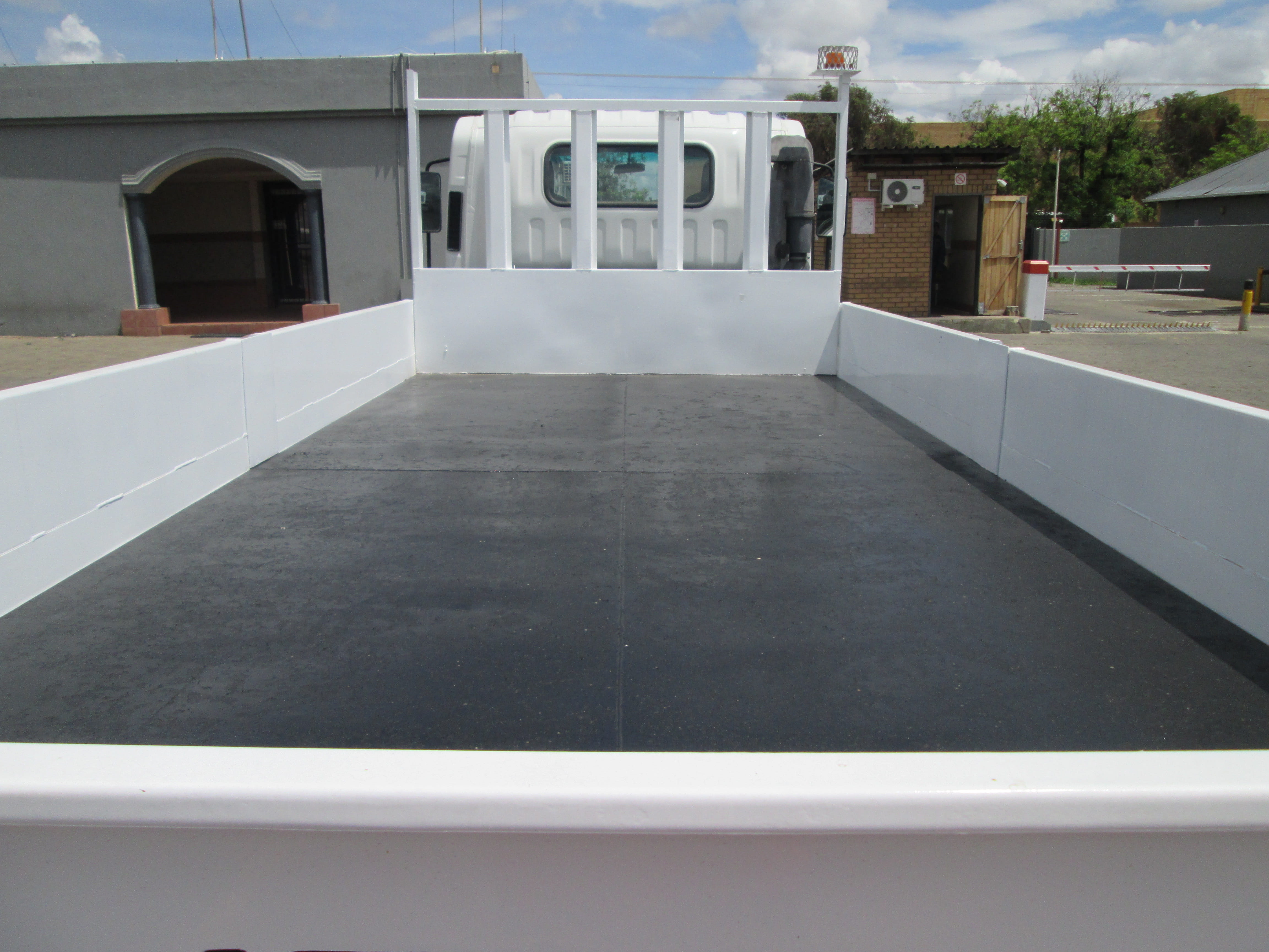 2012 ISUZU NPR400 4TON DROPSIDE BODY TRUCK 98064KM - Image 7