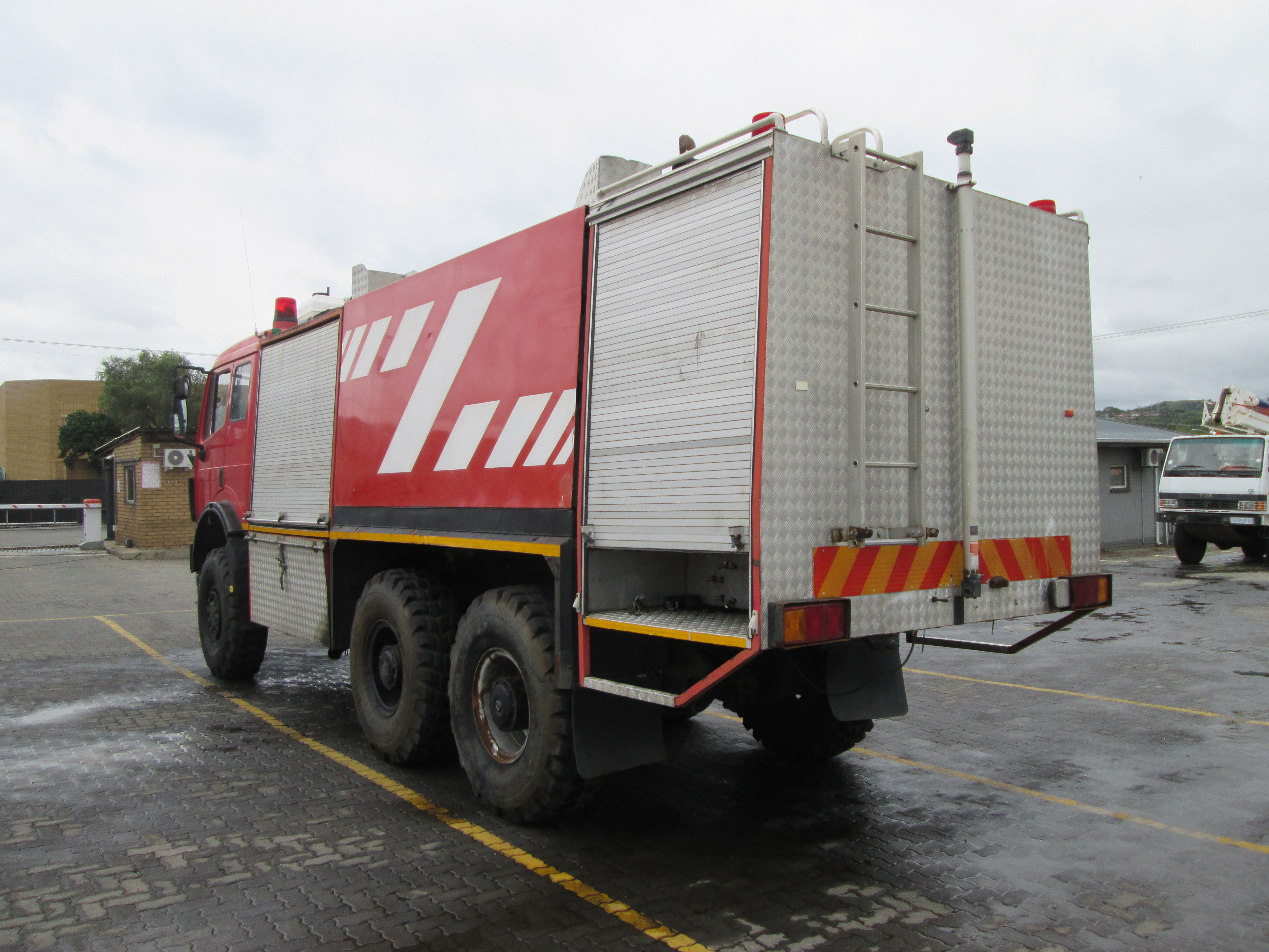 2014 MERCEDES BENZ 2635 ACTROS FIRETRUCK 045317KM - Image 18