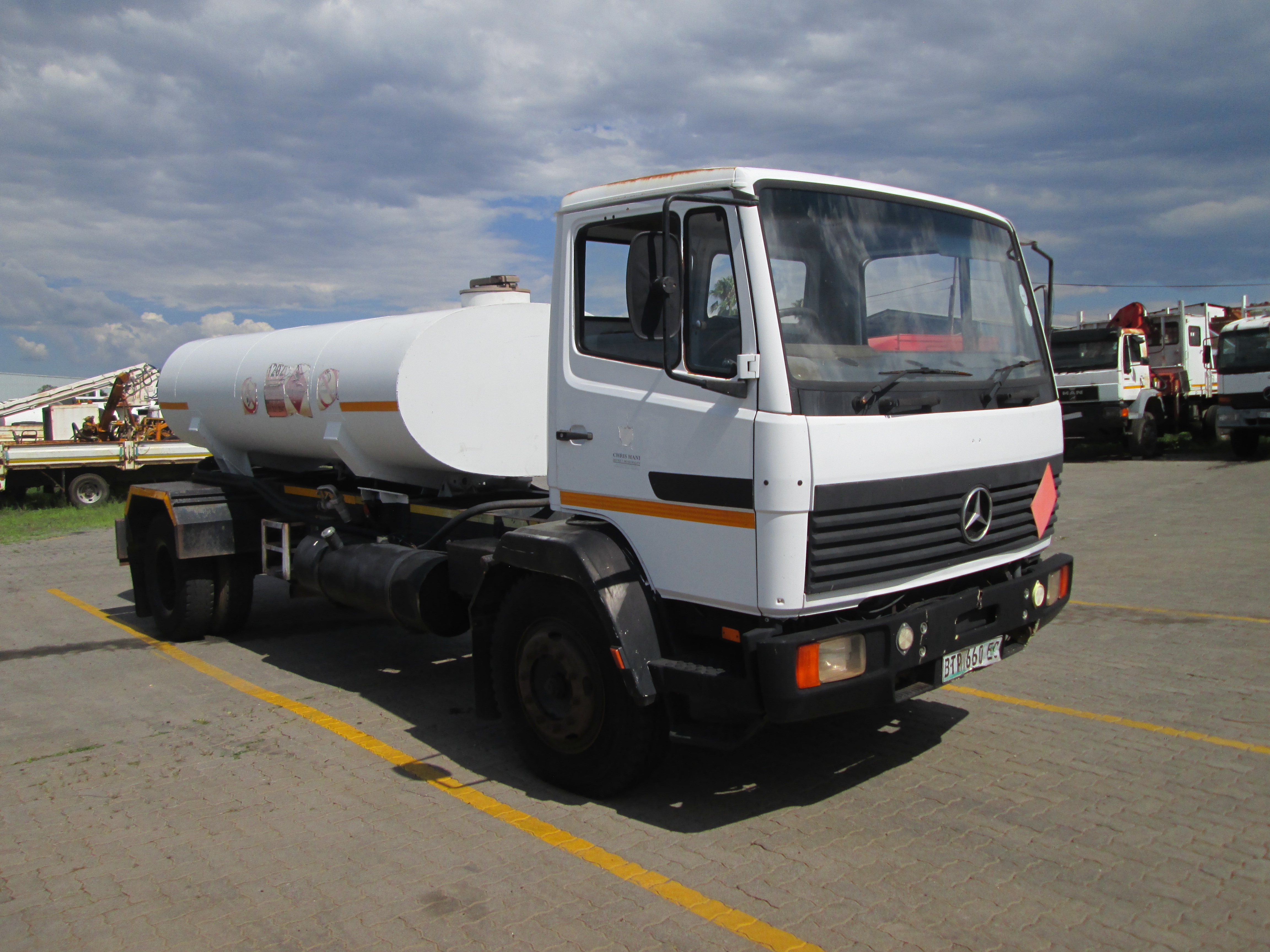 1998 MERCEDES BENZ 1014 7000L DIESEL TANKER - Image 1