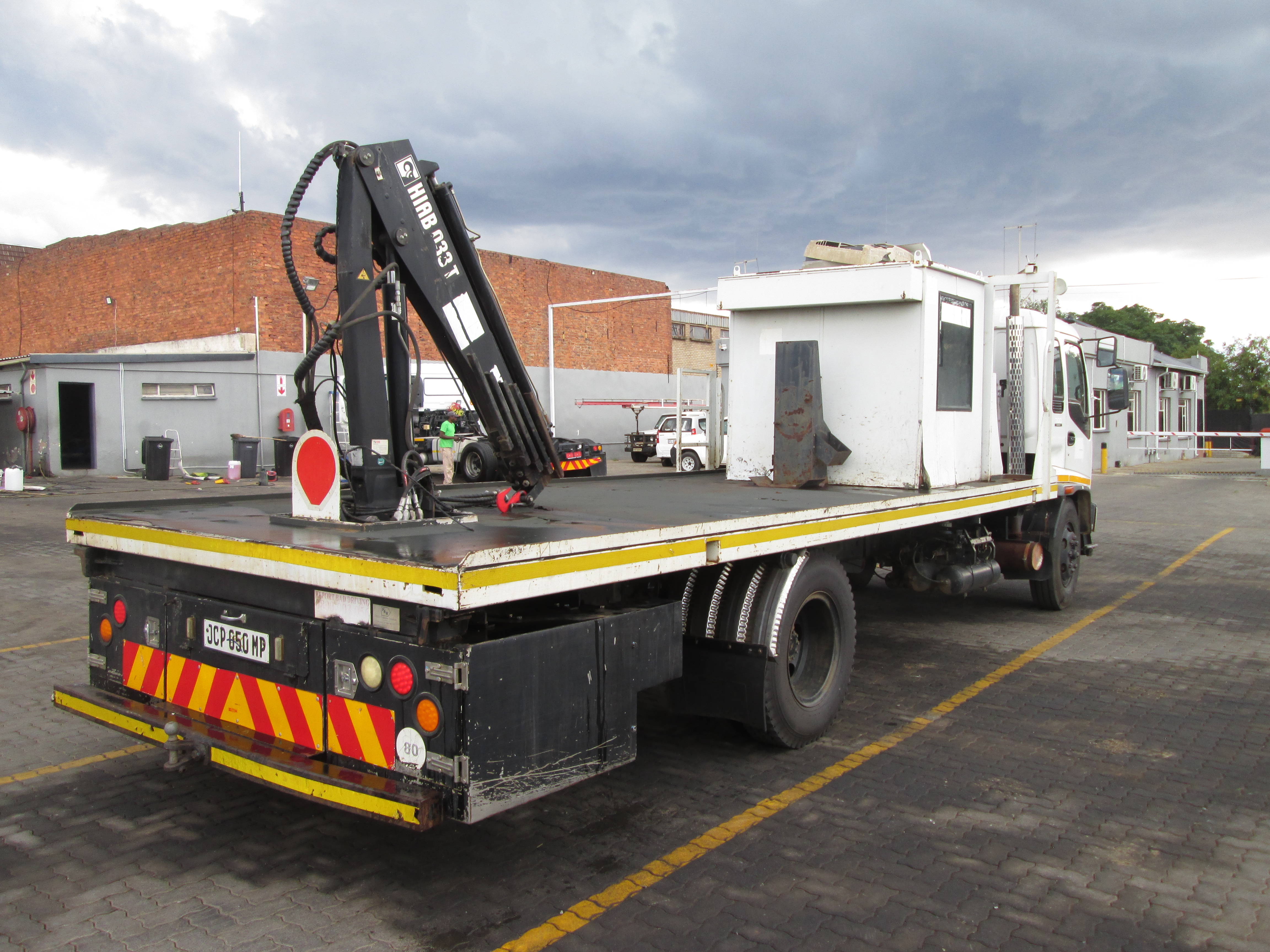 2012 ISUZU FSR700 7TON FLATDECK WITH 033T HIAB CRANE - 105296KM - Image 7