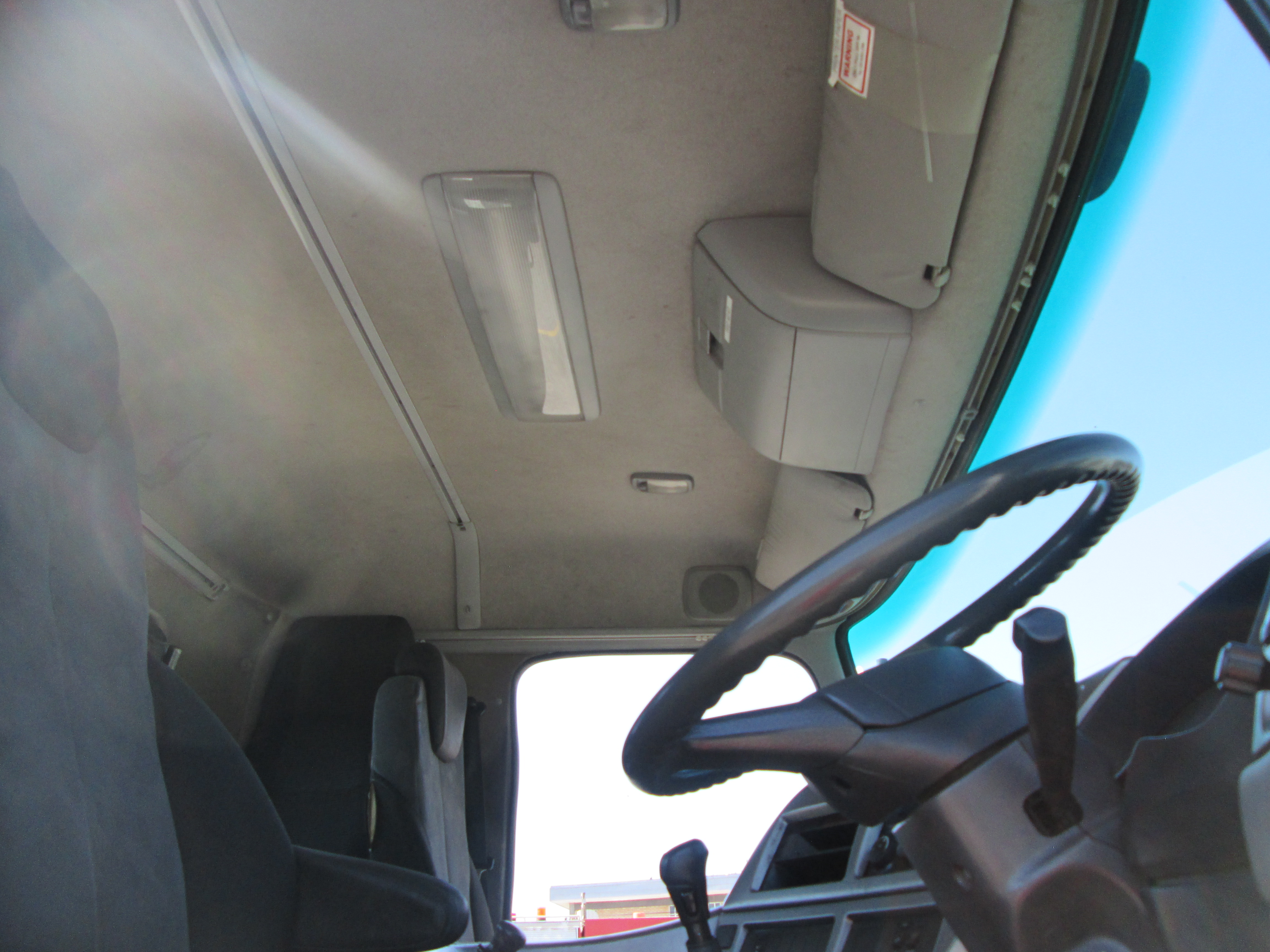 2015 UD QUON GW26-450 TRUCK TRACTOR 309996 KM - Image 10