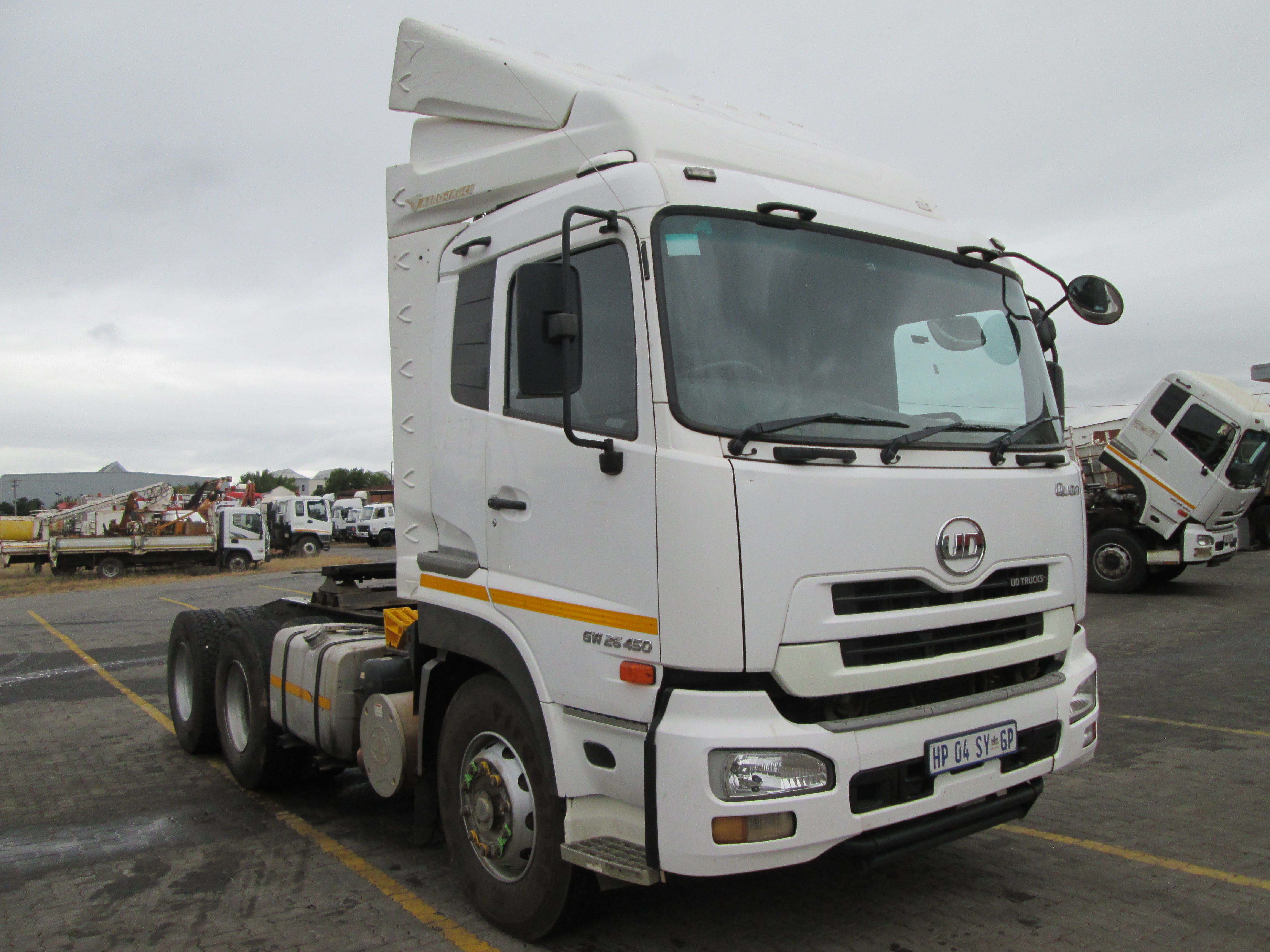 2018 UD QUON GW26-450 TRUCK TRACTOR 265596KM - Image 1