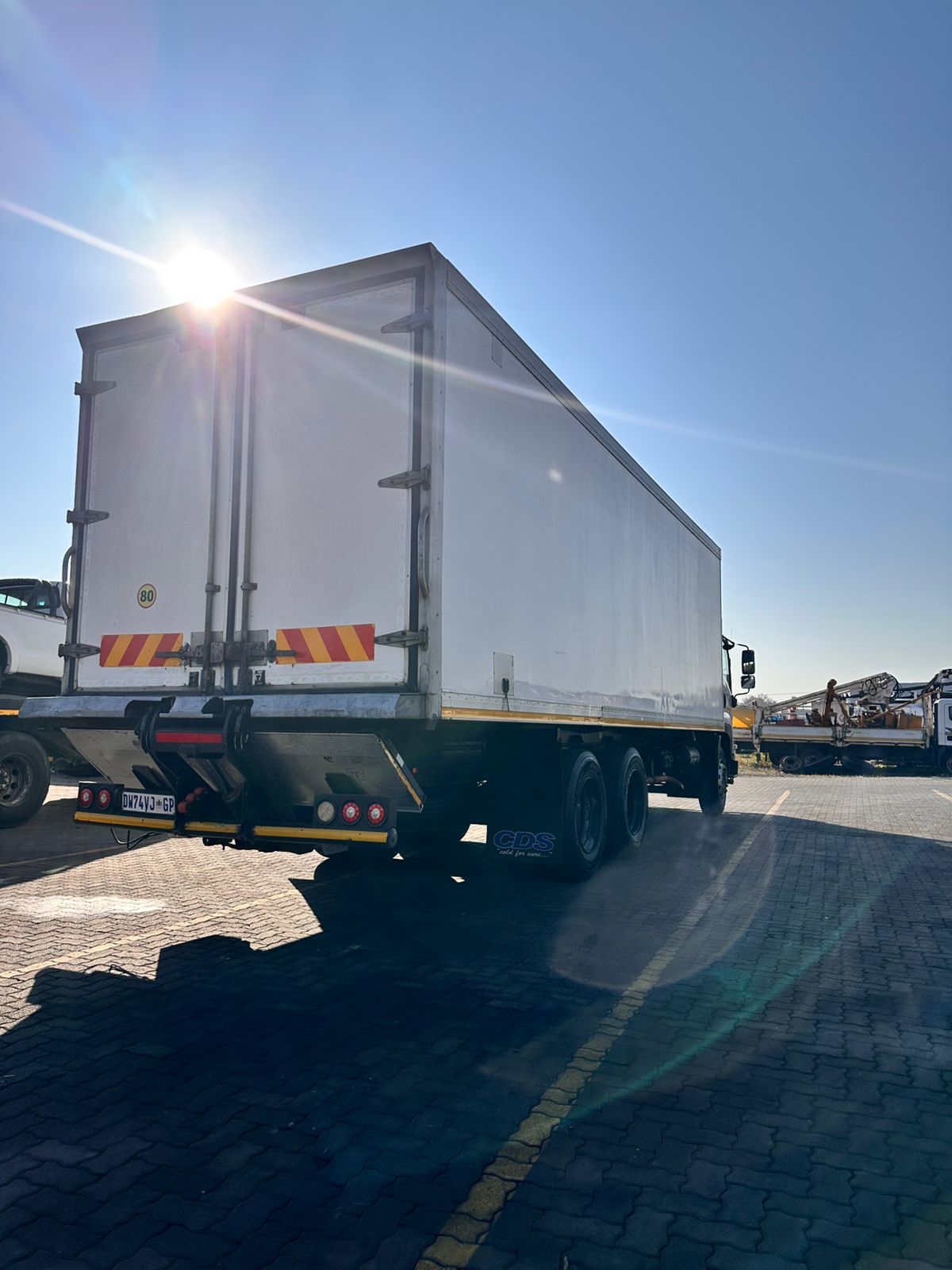 2015 ISUZU FVM1200 FRIDGE TRUCK WITH THERMOKING T-800R (-25 degrees Celsius) 362495KM - Image 5