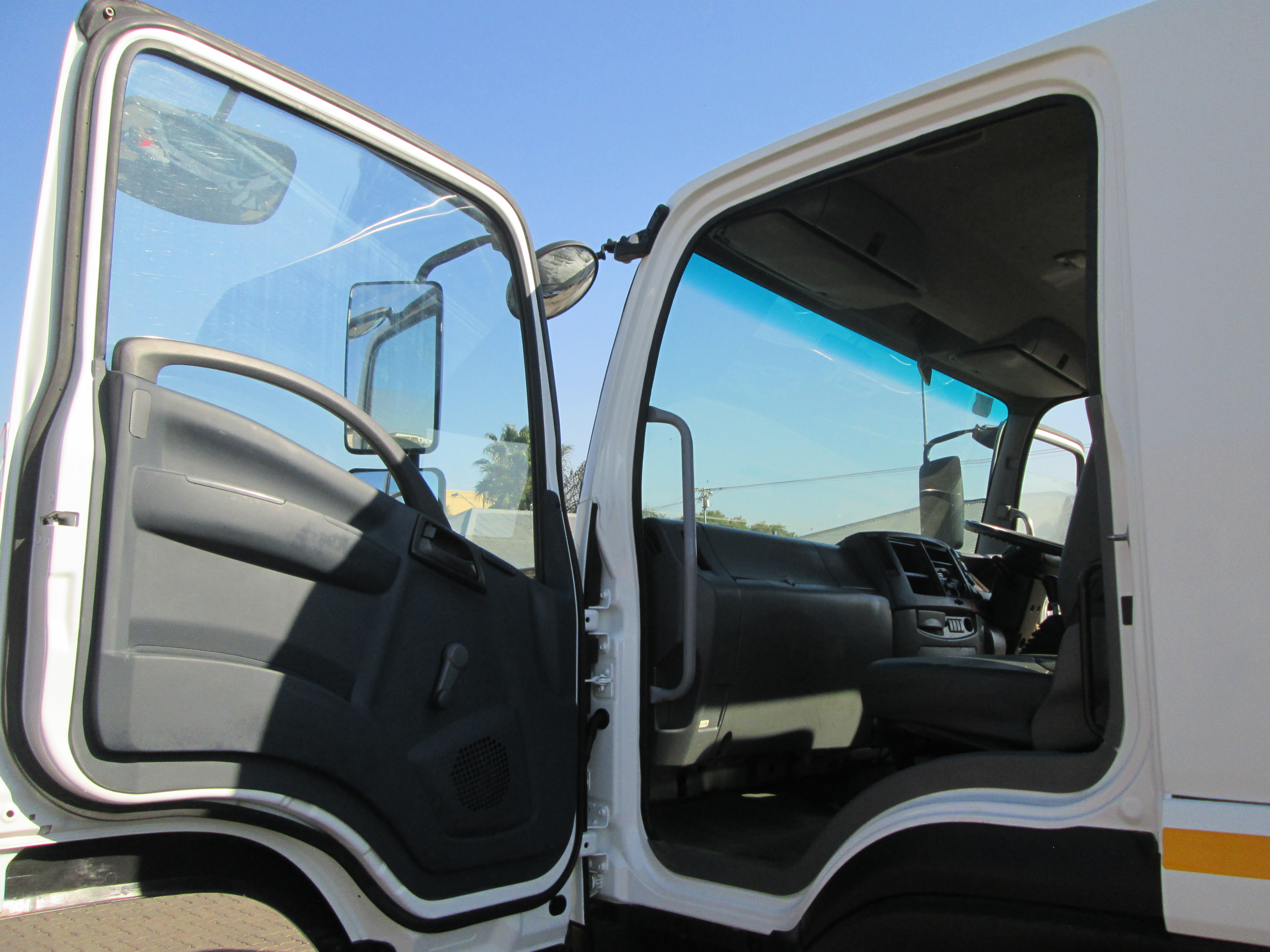 2011 ISUZU FVZ1400 16000L WATER TANKER 453822KM - Image 14