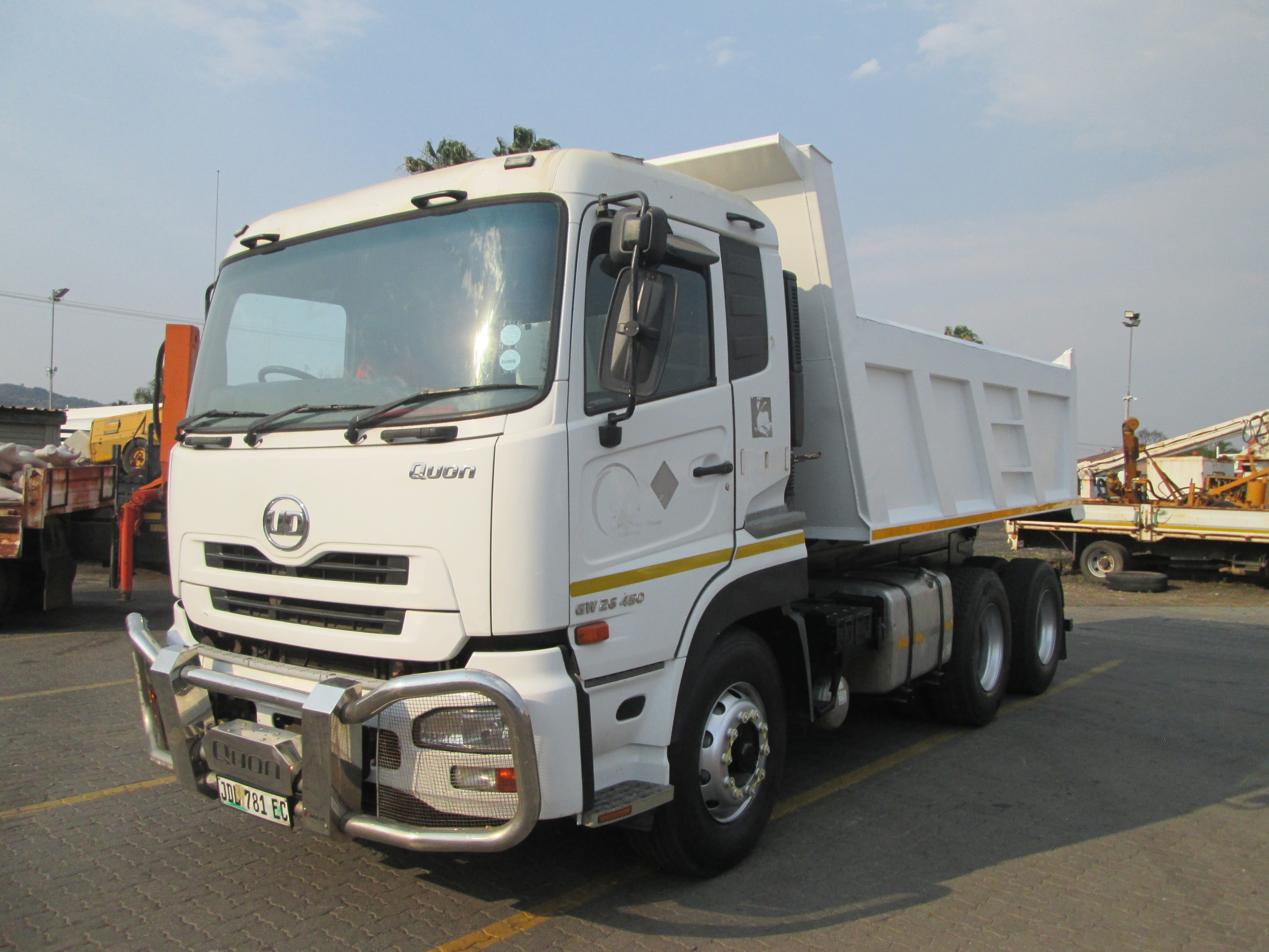 2018 UD QUON GW26-450 10 CUBE TIPPER 406565KM - Image 3