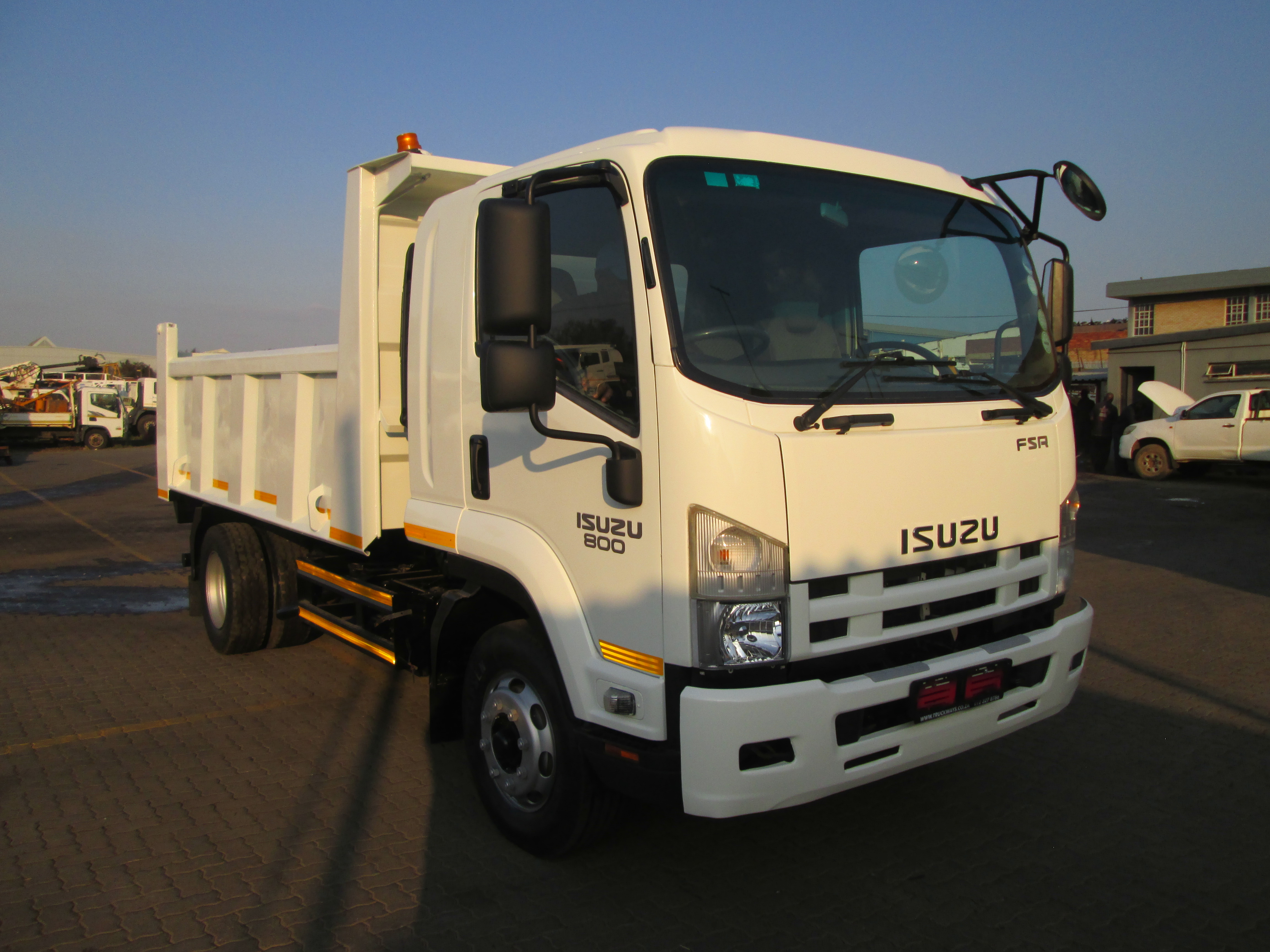 2018 ISUZU FSR800 6CUBE TIPPER 99365KM