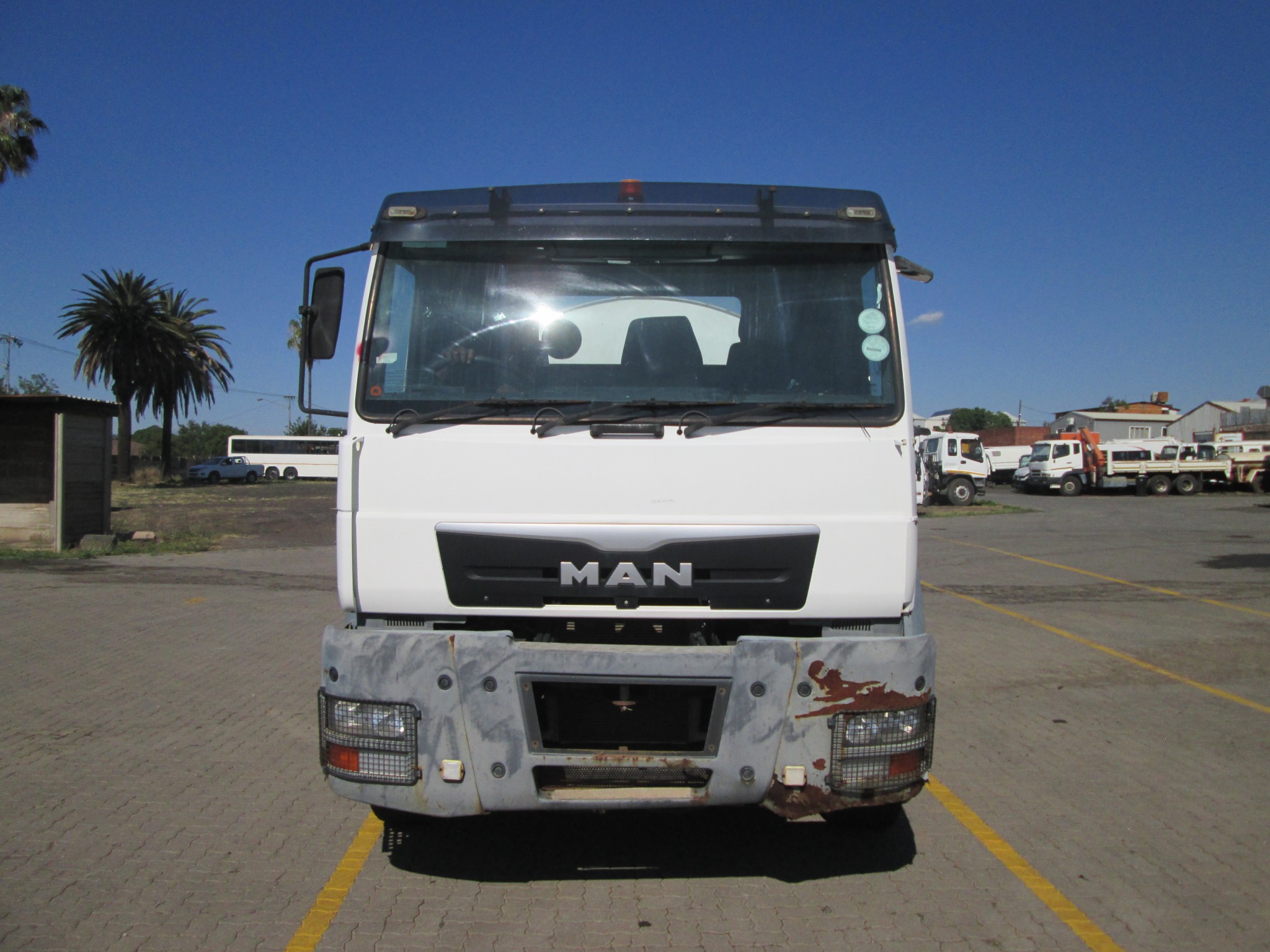 2018 MAN CLA26.280 12000L WATER TANKER - Image 2