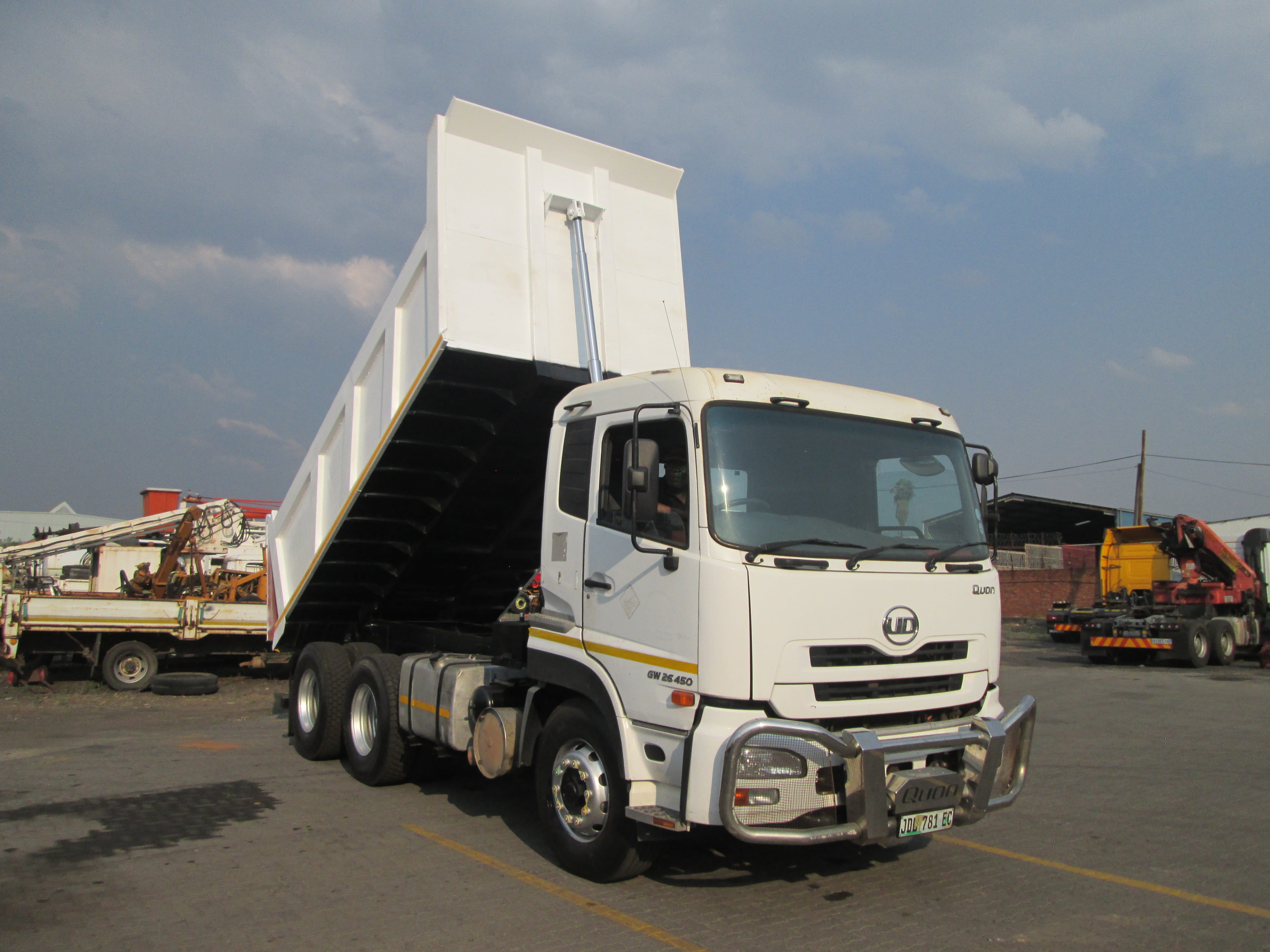 2018 UD QUON GW26-450 10 CUBE TIPPER 406565KM - Image 15