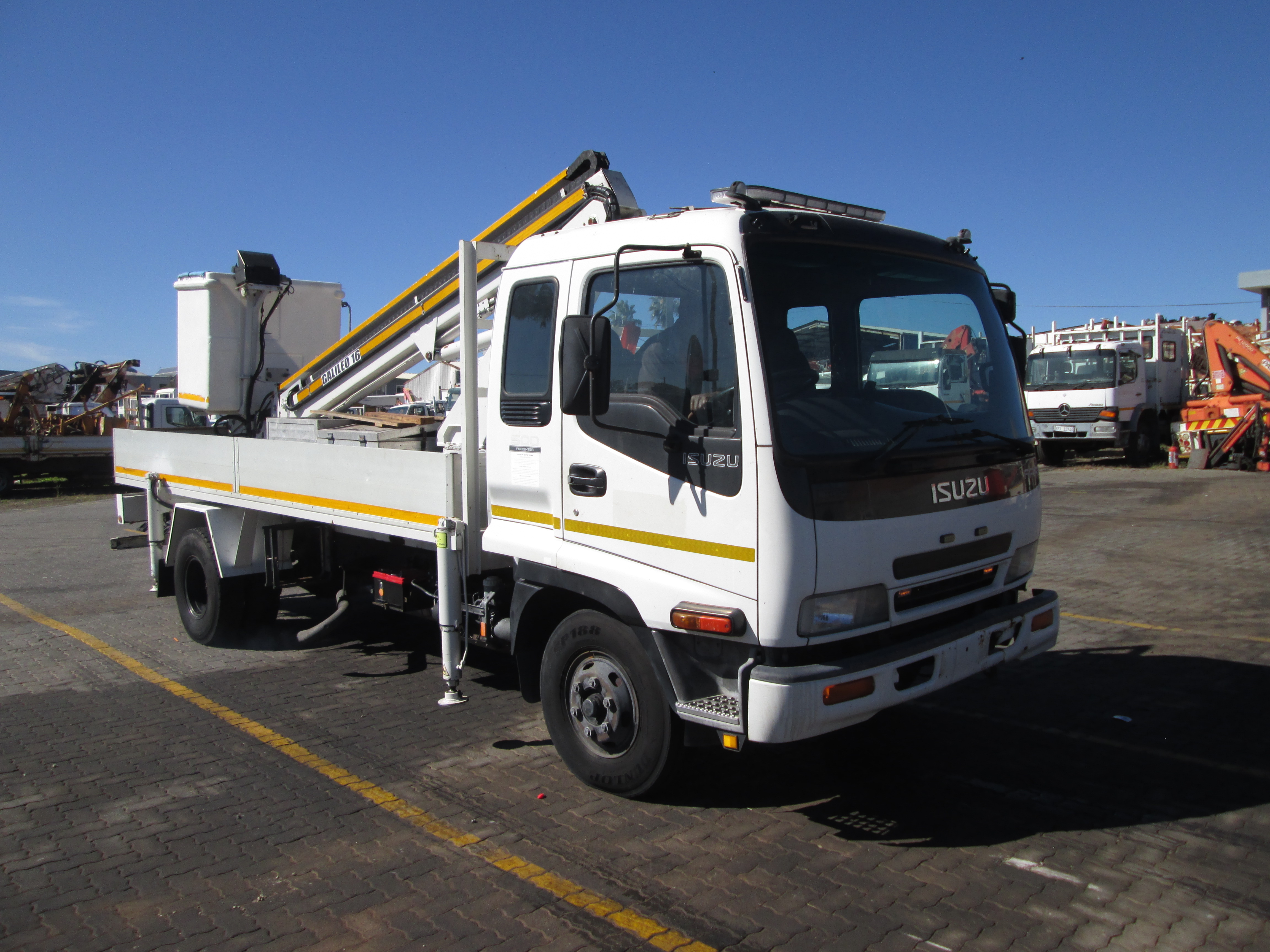 2009 ISUZU FRR500 FRIGHTER 5TON WITH GALILEO ITALMEC 16M REACH CHERRY PICKER - 240169KM