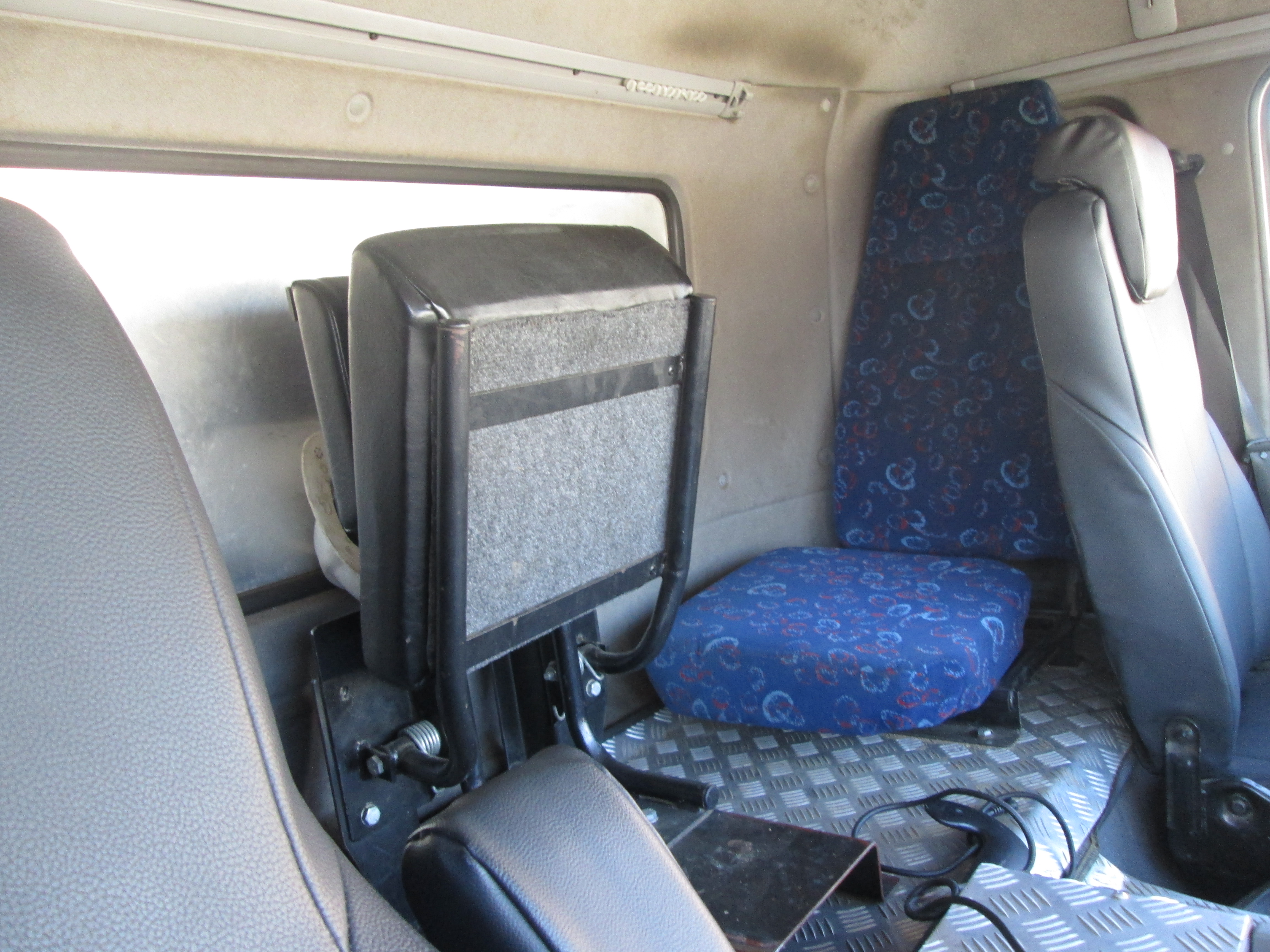 2019 UD QUON GW26-450 TRUCK TRACTOR 303139KM - Image 14