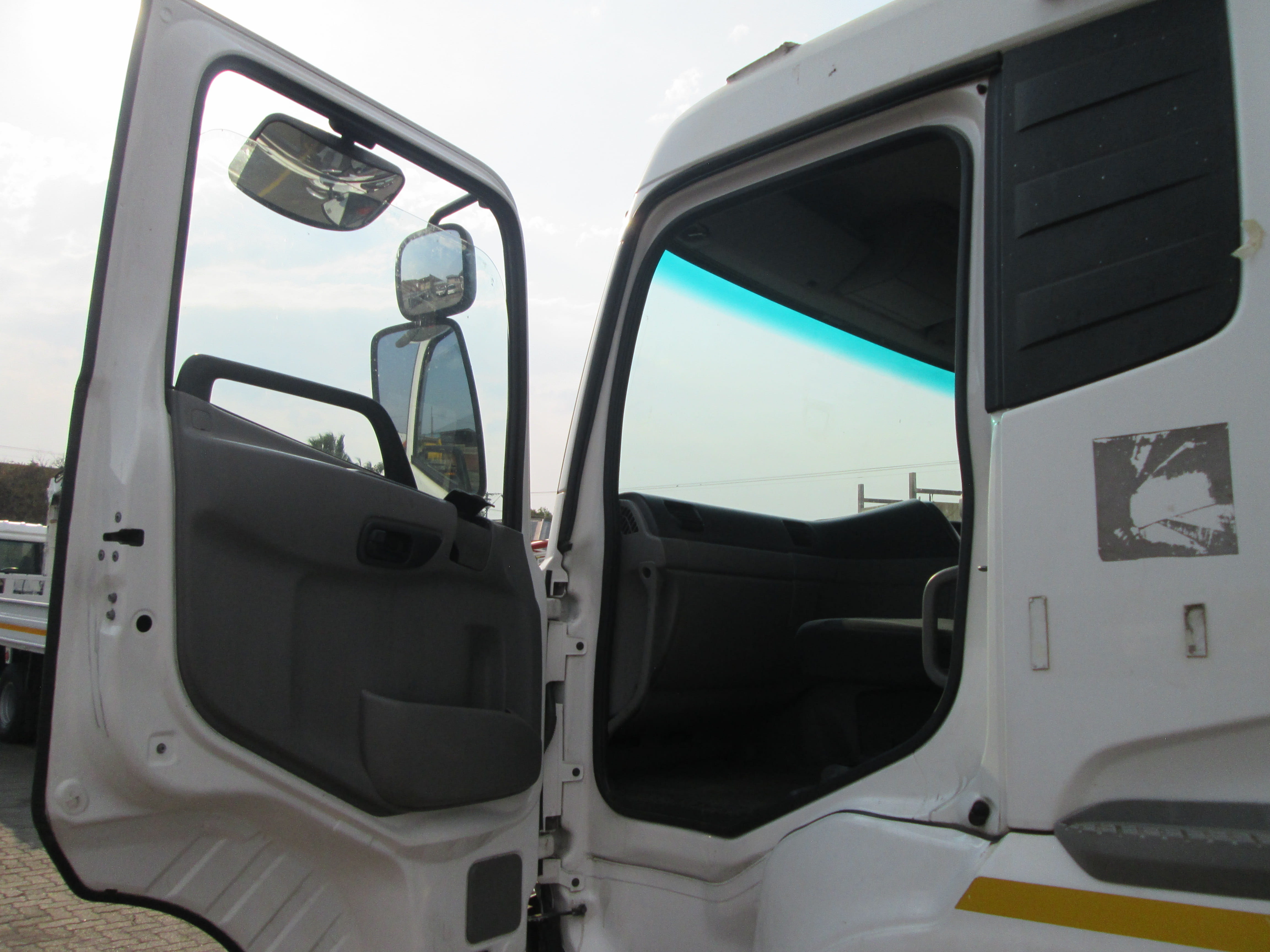2018 UD QUON GW26-450 10 CUBE TIPPER 406565KM - Image 13