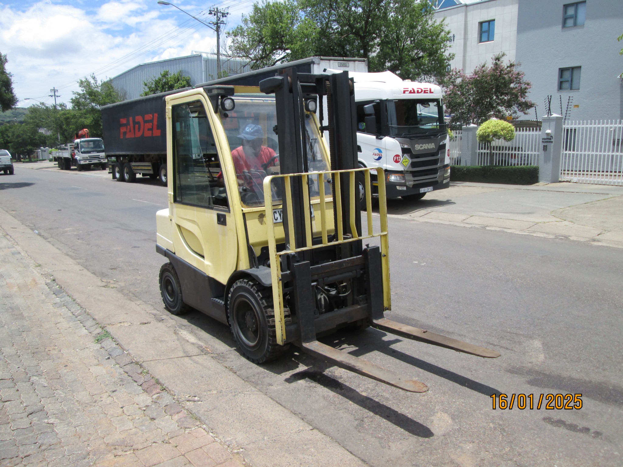 2011 HYSTER H3 OFT 2.4TON FORKLIFT - Image 1