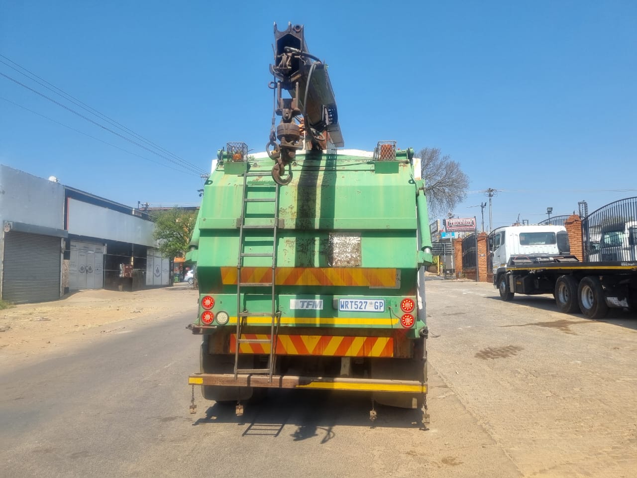 2007 MERCEDES BENZ 1517 COMPACTOR UNIT WITH PK15500 CRANE - Image 5