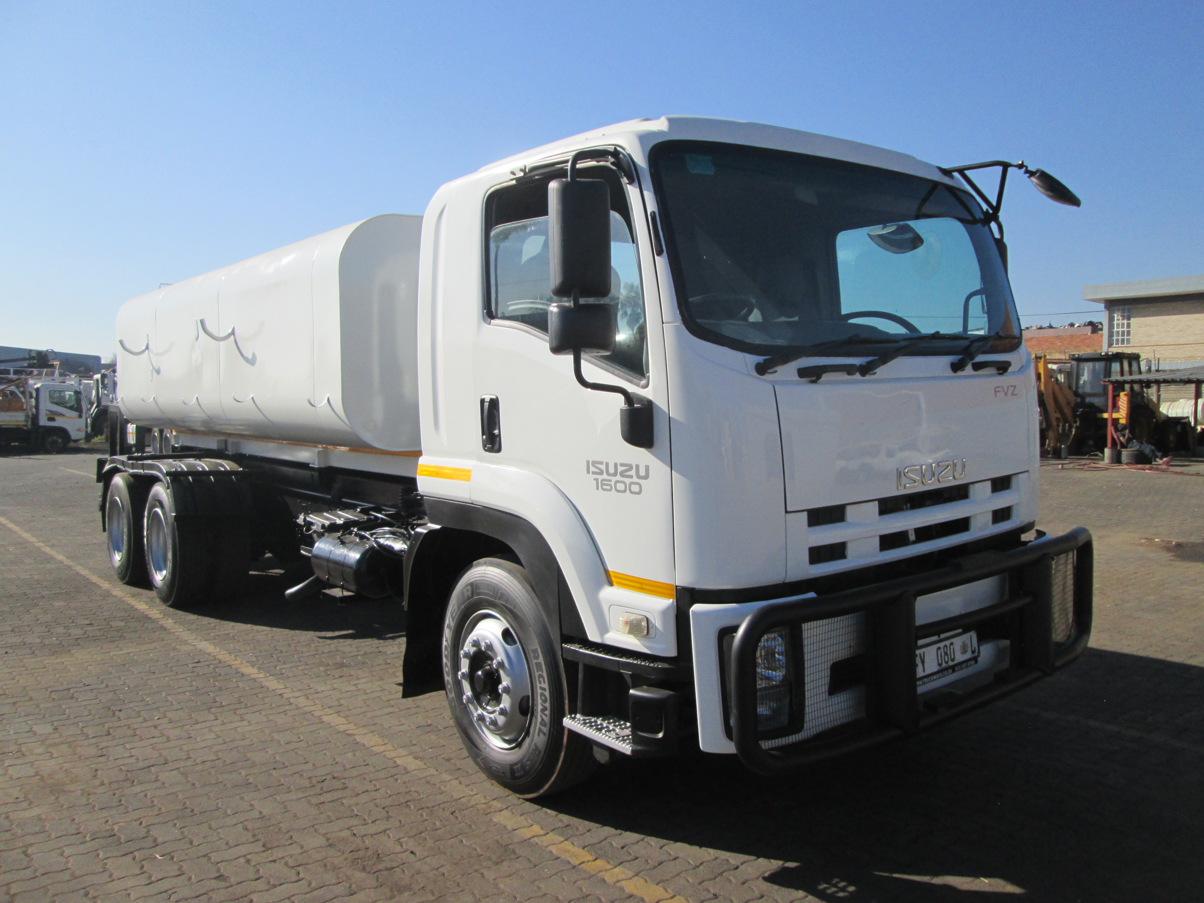 2011 ISUZU FVZ1400 16000L WATER TANKER 453822KM