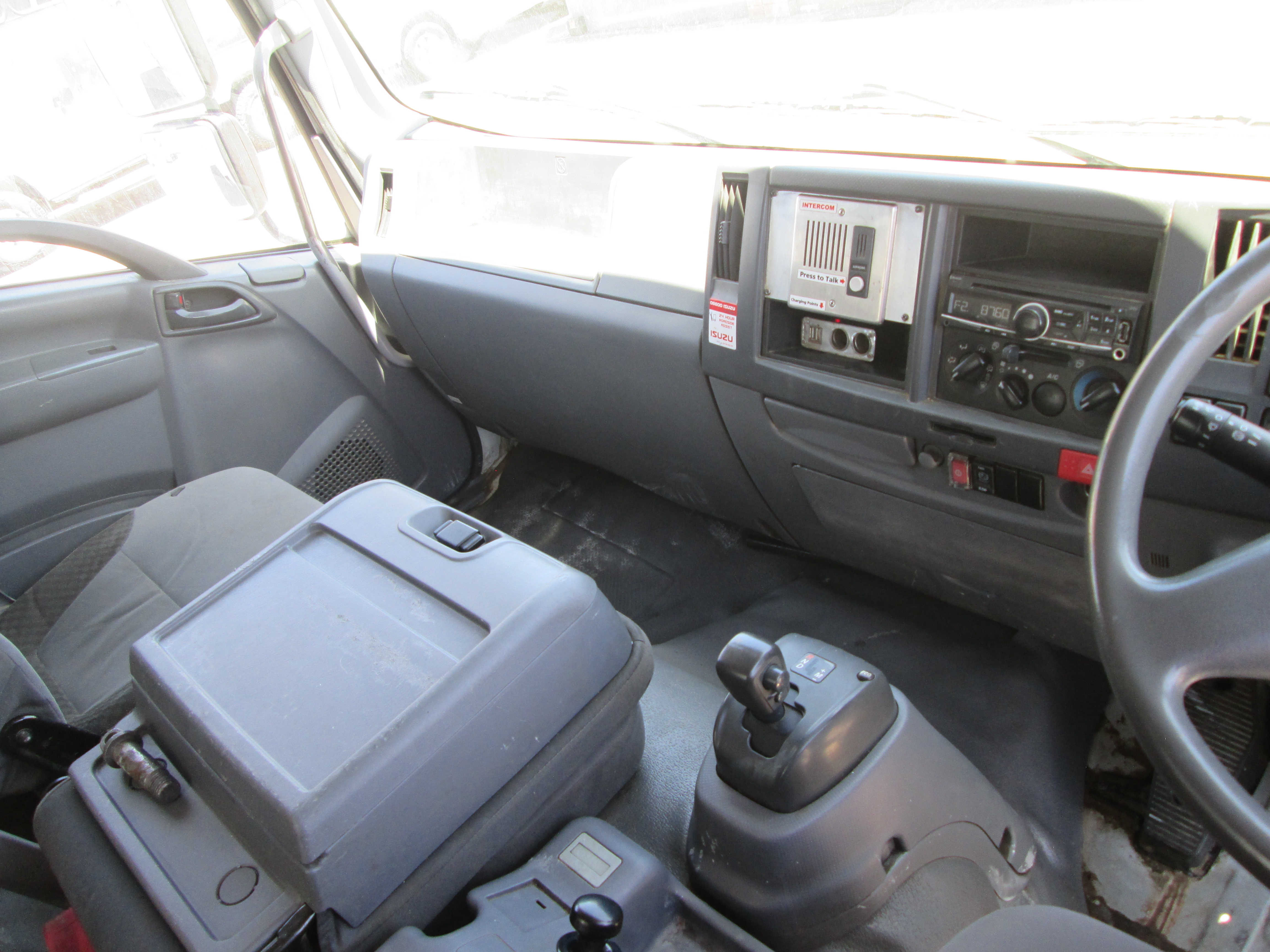 2021 ISUZU FTR850 A SEATER PASSENGER POD FEATURING AN INTEGRATED REAR WORKSTATION, DEDICATED CLIMATE CONTROL, AND EXTERNAL TOOLBOX DRAWERS - 167914KM - Image 26