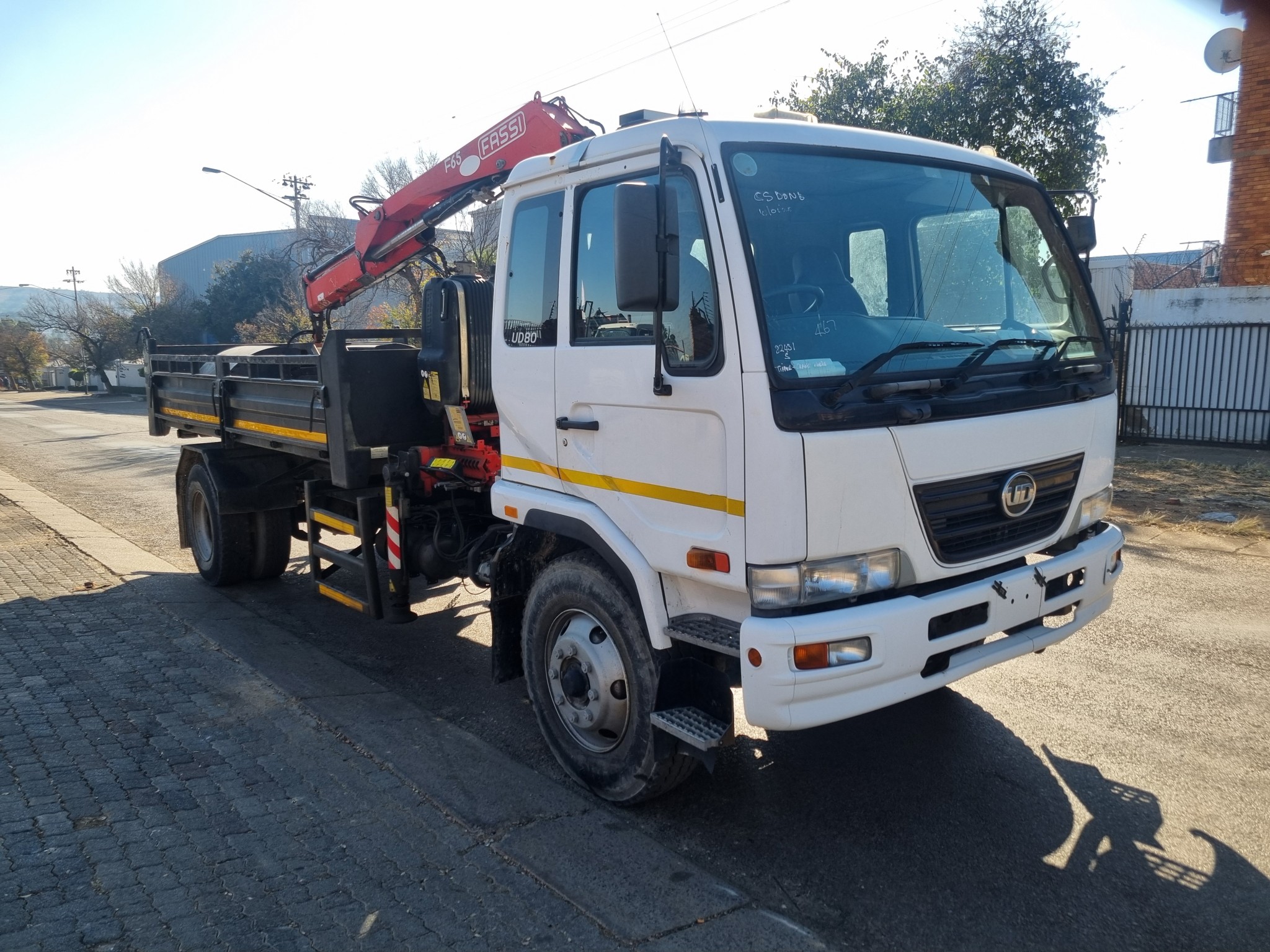 2013 UD80 5CUBE  TIPPER DROPSIDE BODY WITH FASSI F65 CRANE & GRAB