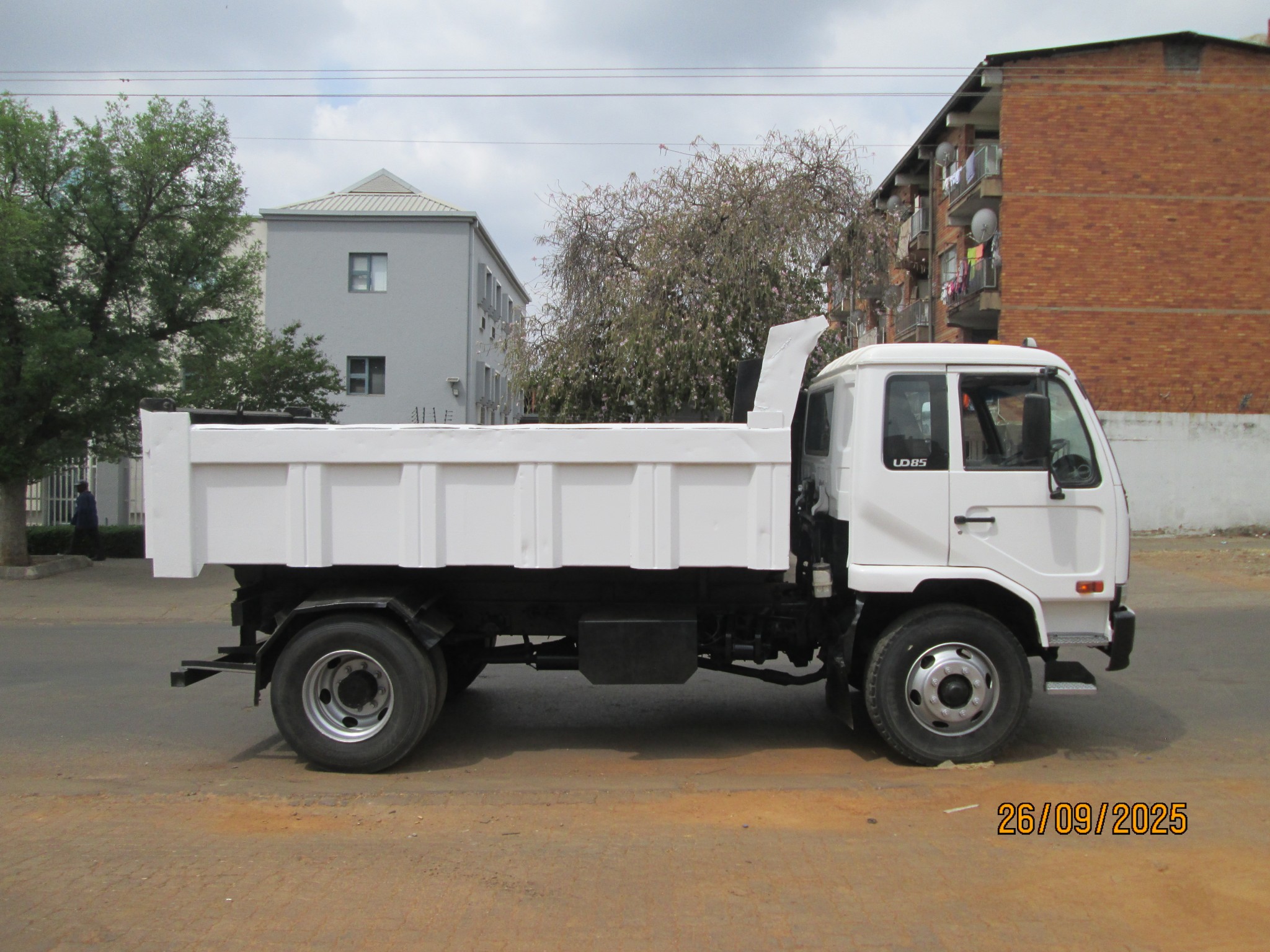 2004 UD85 6CUBE TIPPER - Image 8