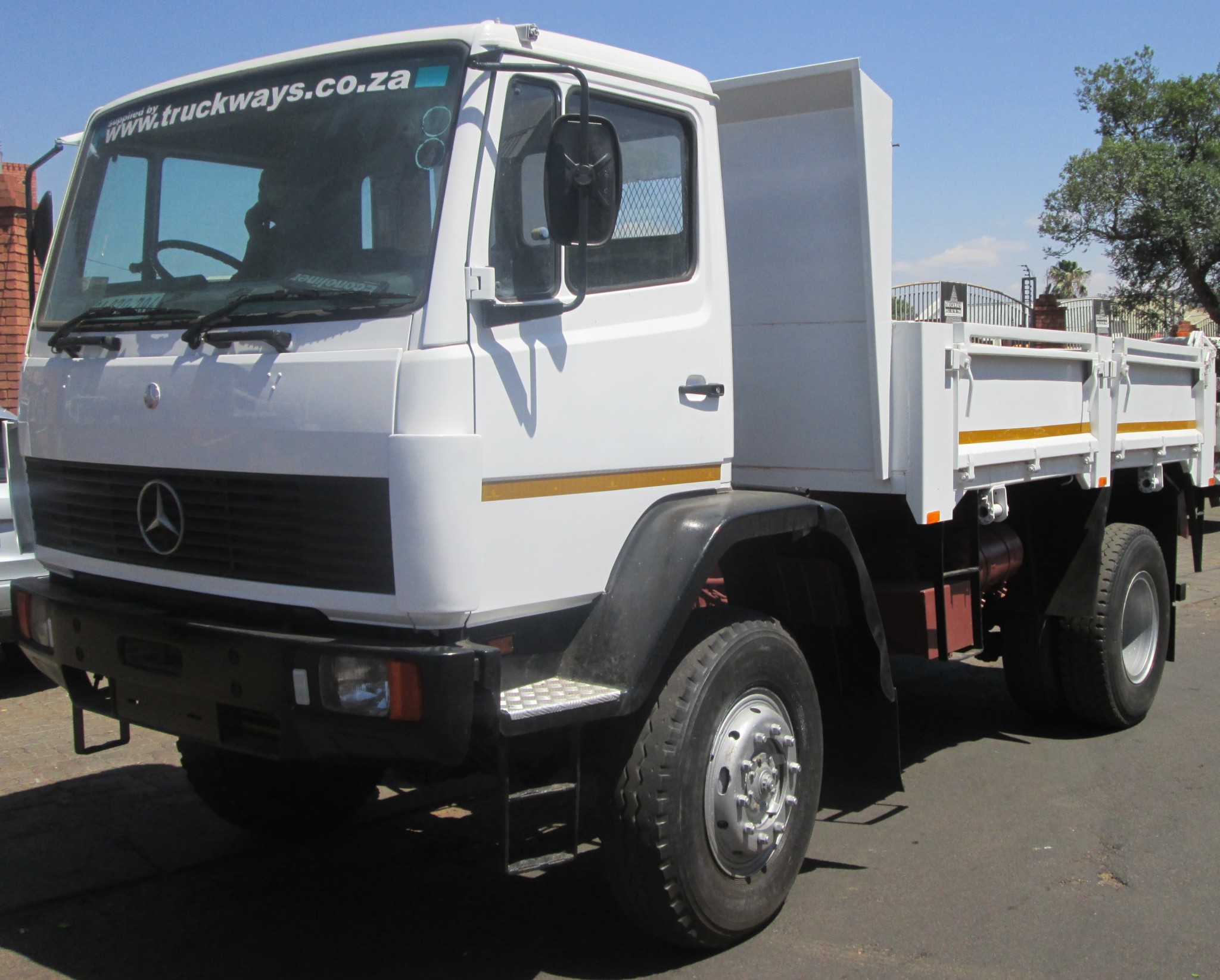 1996 MERCEDES BENZ 1617, 4X4 5M³ DROPSIDE TIPPER - Image 3