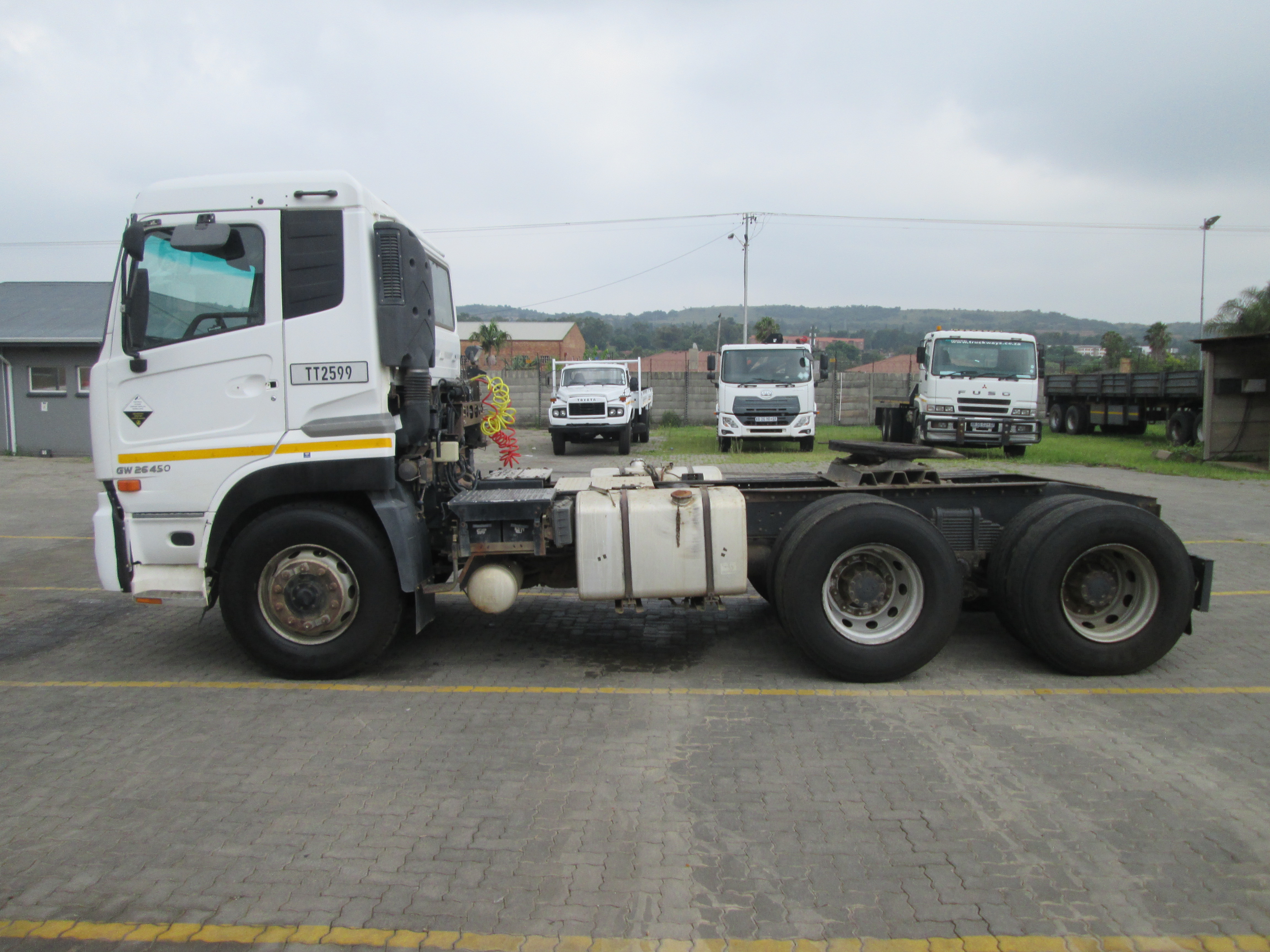 2015 UD QUON GW26-450 TRUCK TRACTOR - Image 4