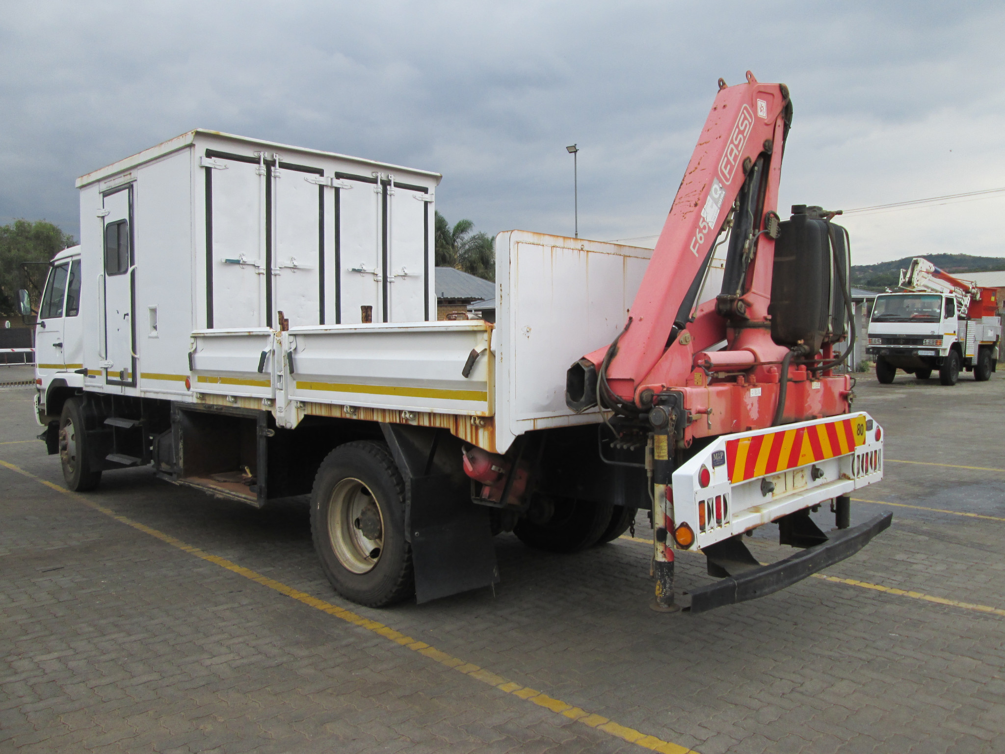 2011 UD TRUCK UD80 8TON DROPSIDE WITH FASSI F65 CRANE & CREWCAB - Image 5