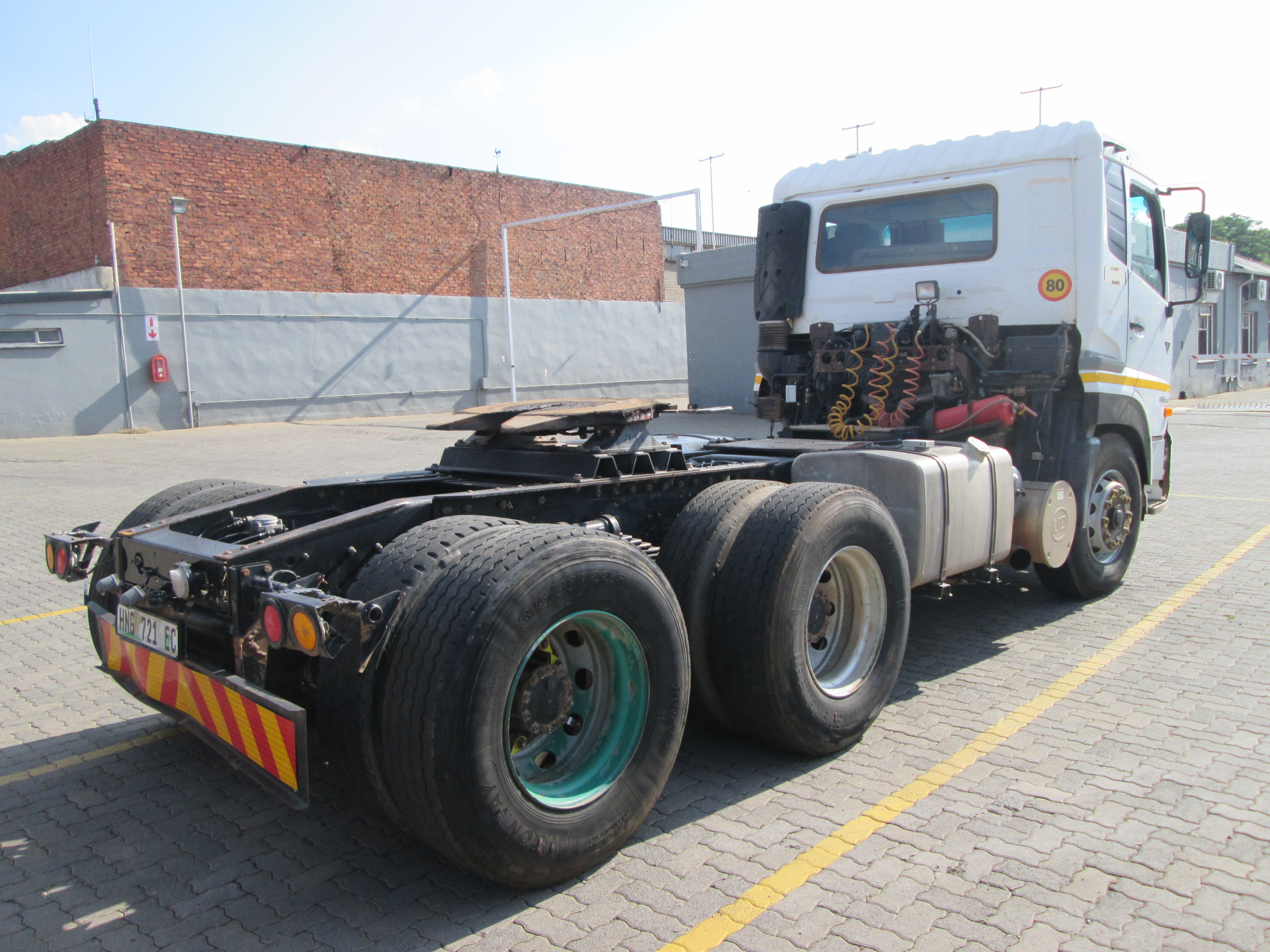 2015 UD QUON GW26-450 TRUCK TRACTOR 125605KM - Image 7