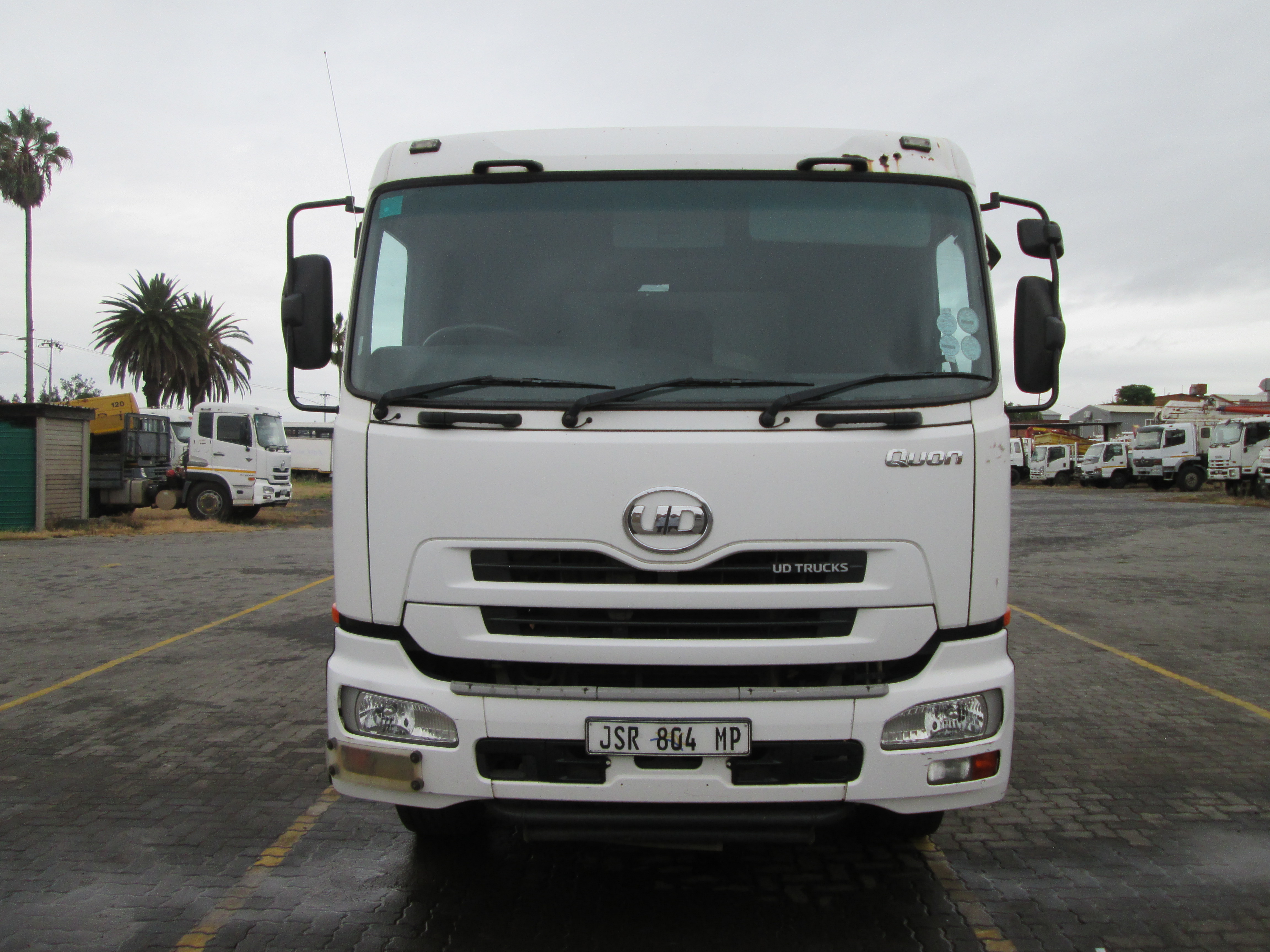 2019 UD QUON GW26-450 TRUCK TRACTOR 279924KM - Image 2