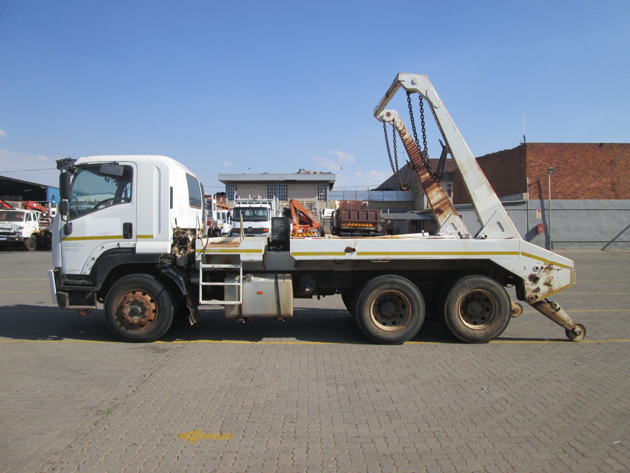 2014 ISUZU FVZ1400 16TON SKIPLOADER  - Image 4