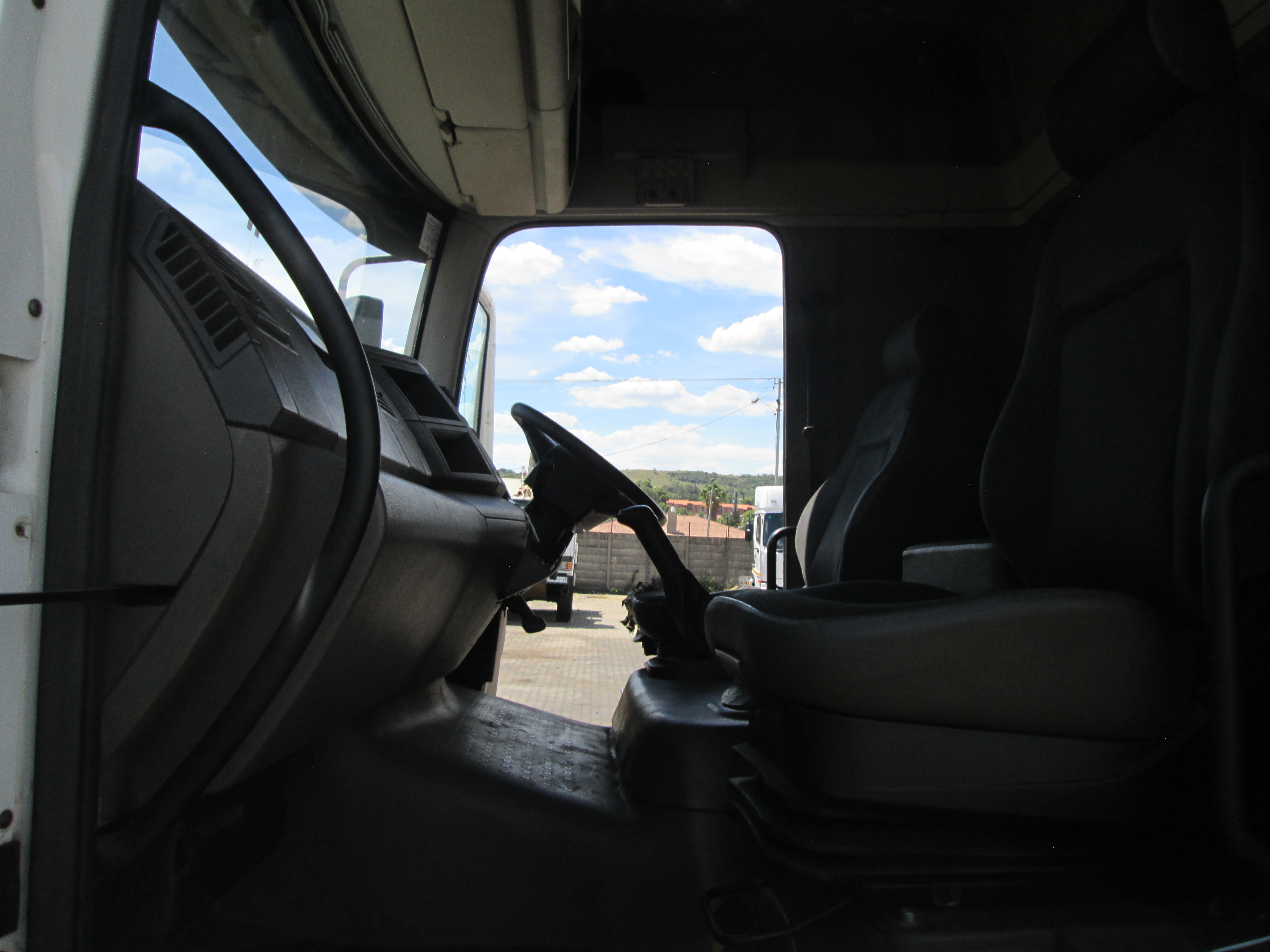 2016 VW CONSTELLATION 24.250 12TON CURTAIN SIDES - 292437KM - Image 10