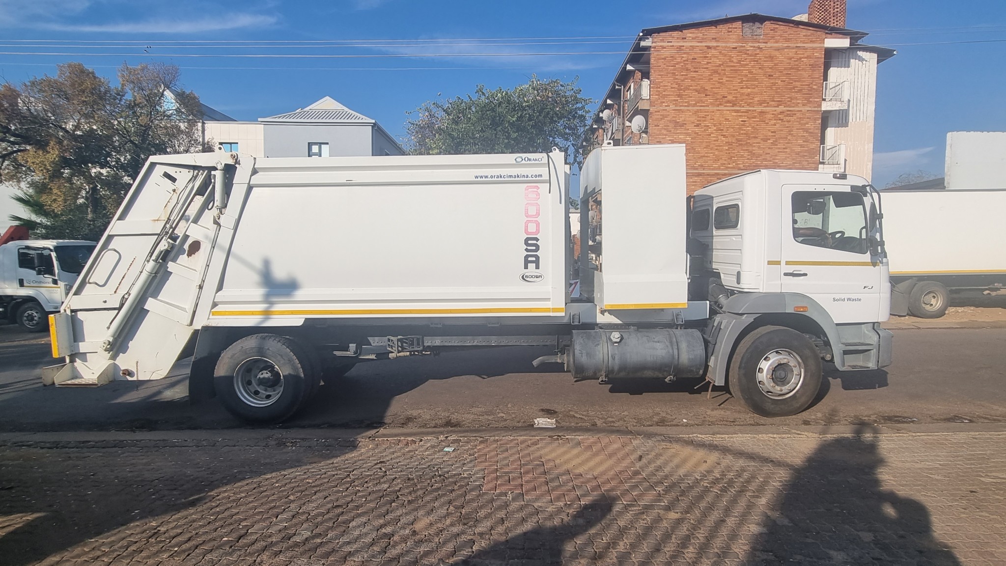 2018 FUSO FJ16-230 12 CUBE COMPACTOR - Image 9