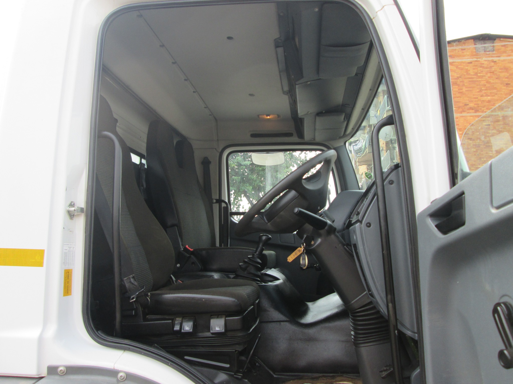 2018 FUSO FJ16-230 7000L WATER TANKER - Image 2