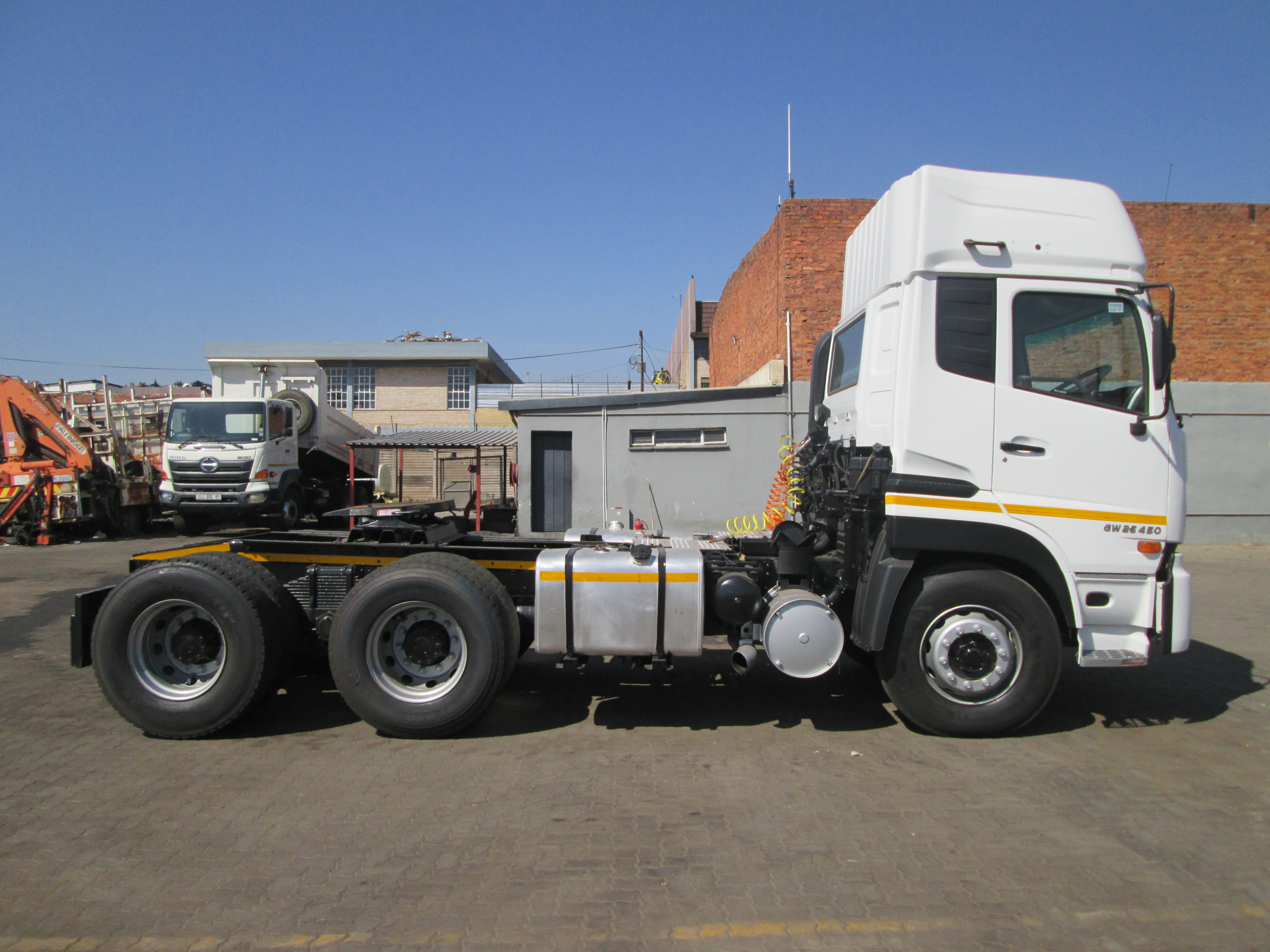 2015 UD QUON GW26-450 TRUCK TRACTOR 359828KM - Image 8