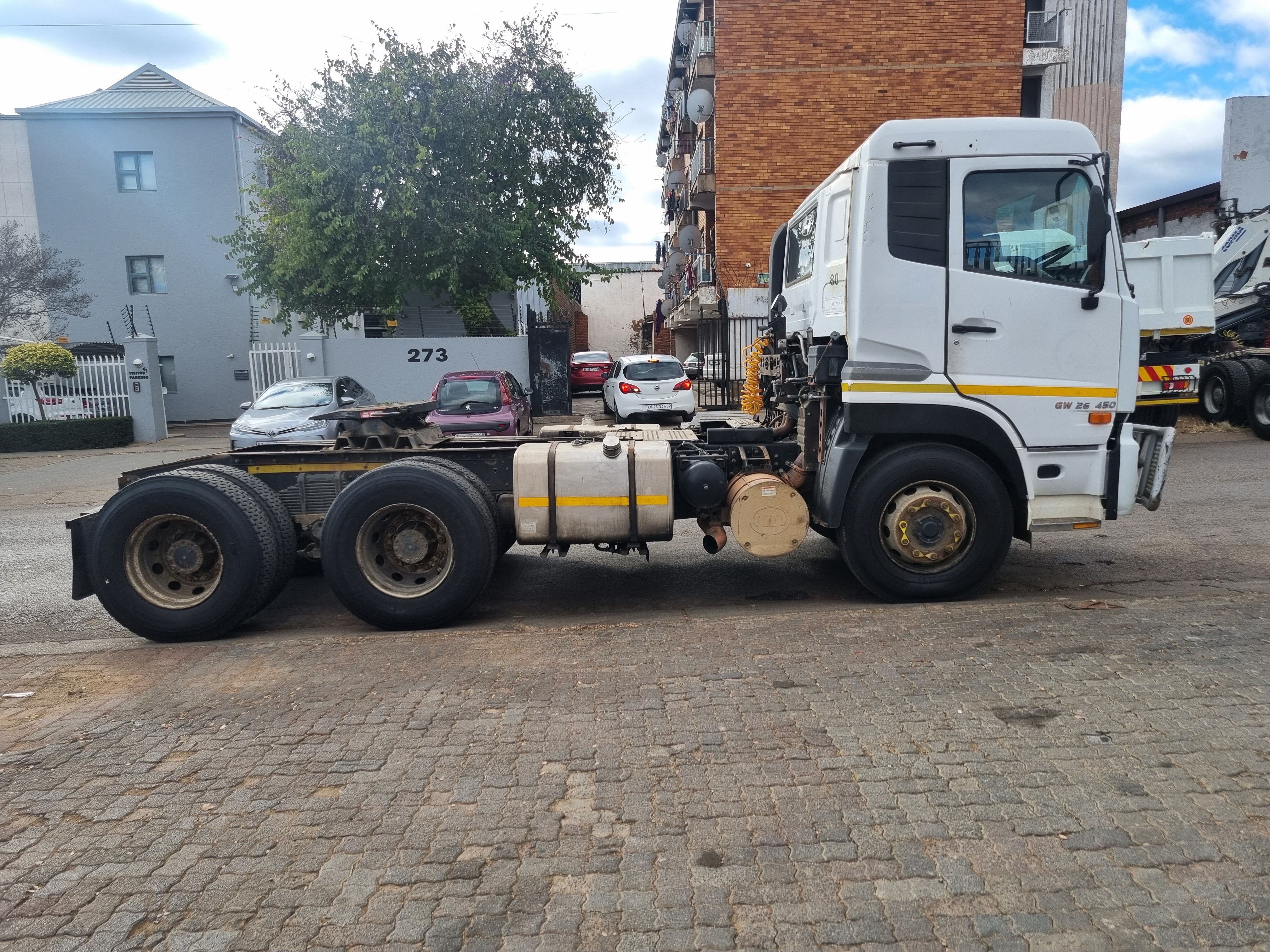 2015 UD QUON GW26-450 TUCK TRACTOR - Image 8