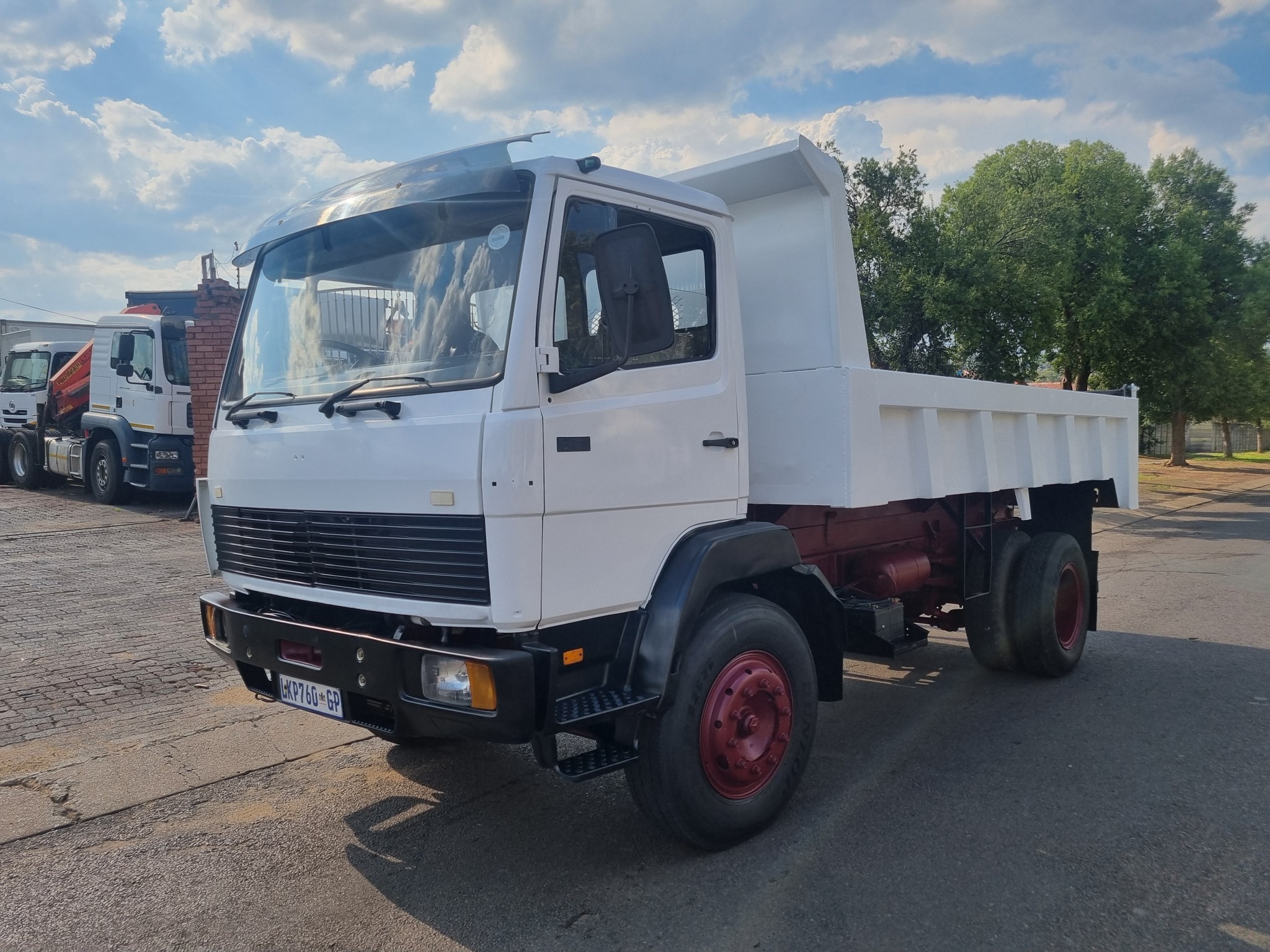 1993 MERCEDES BENZ 1214 6CUBE TIPPER - Image 3