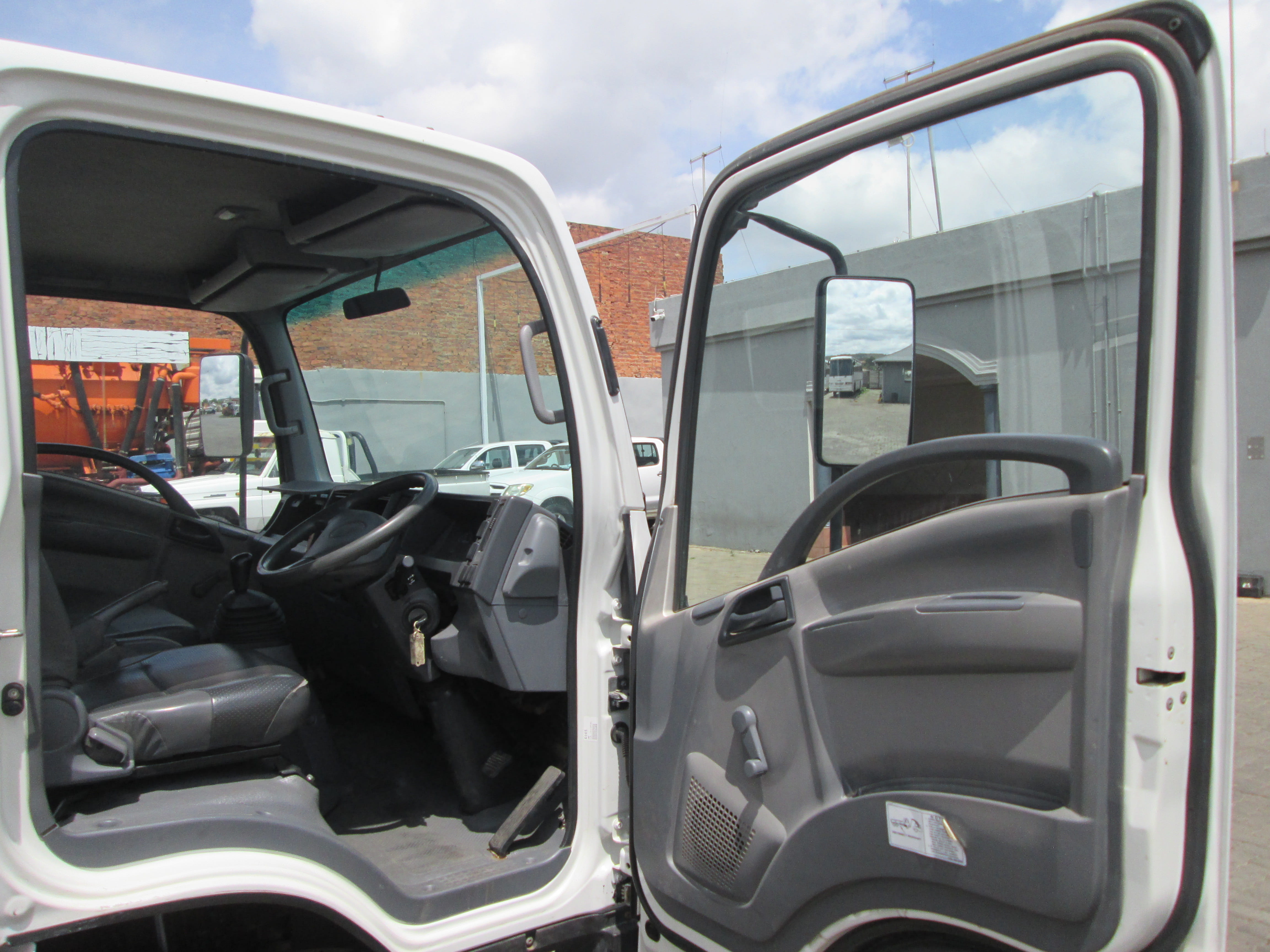 2012 ISUZU NPR400 4TON DROPSIDE BODY TRUCK 98064KM - Image 10