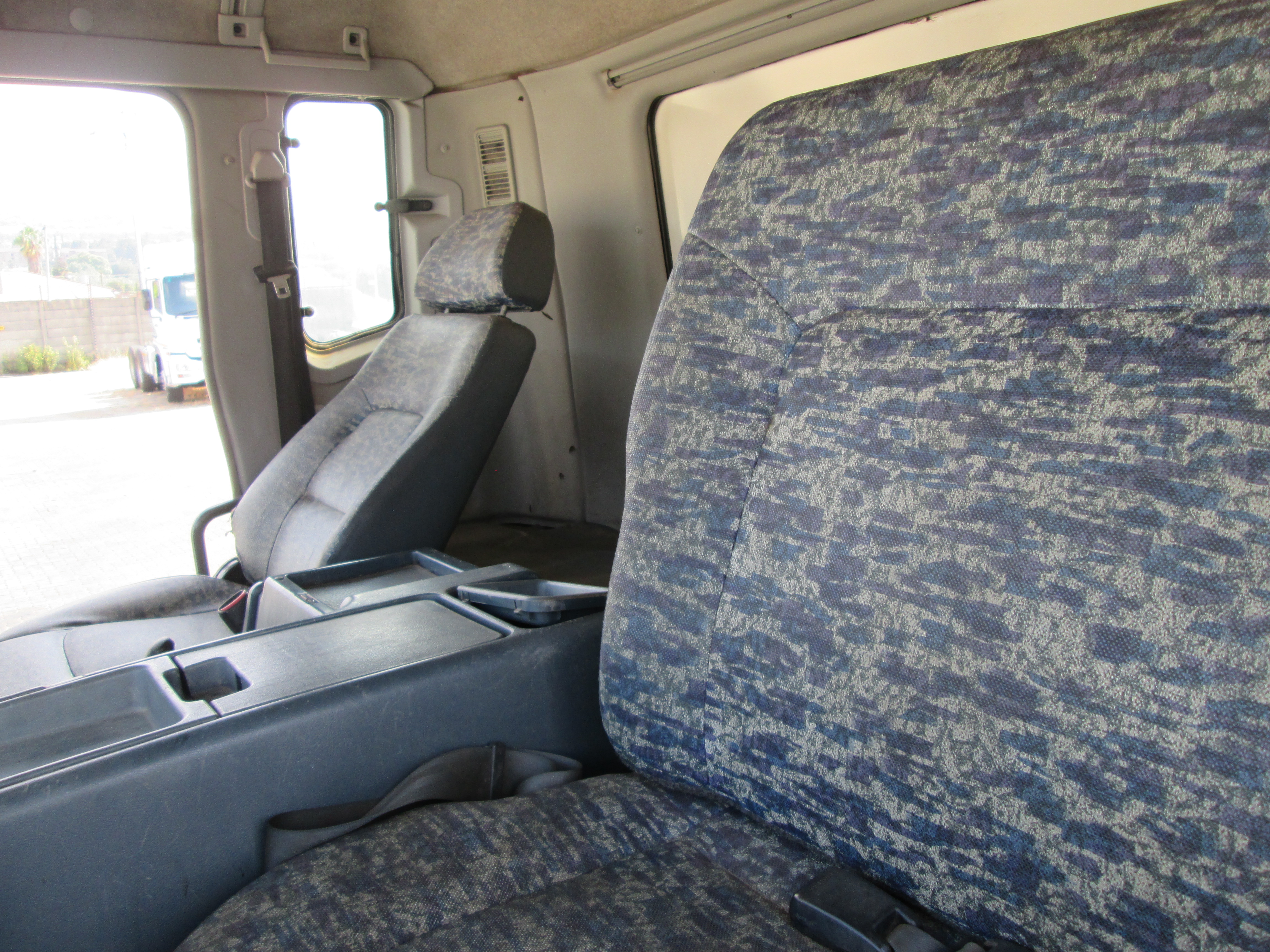 2007 FUSO FV26-340 12TON DROPSIDE WITH P15000L BONFIGLIOLI CRANE 376865KM - Image 16