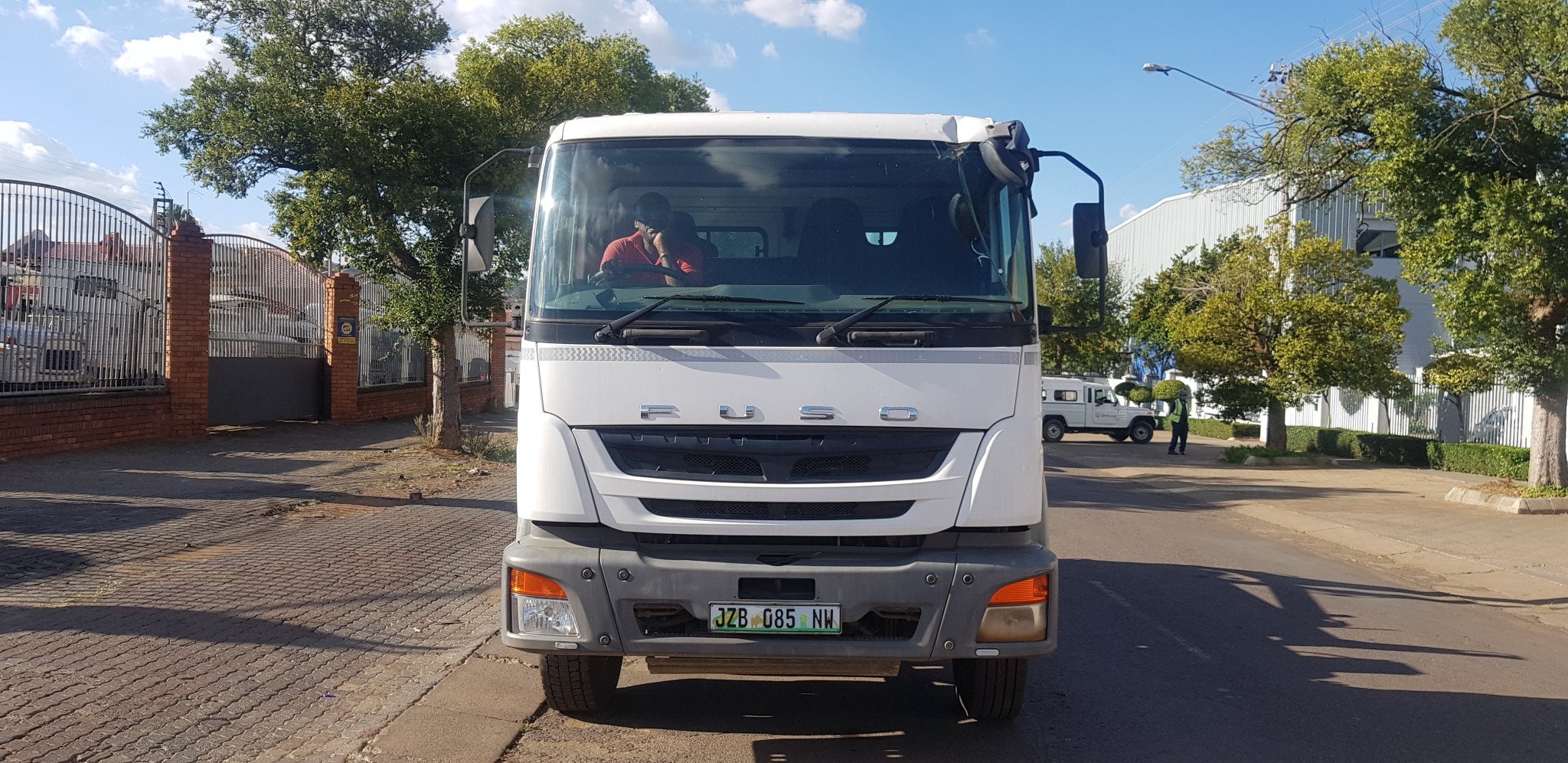 2018 FUSO FJ 16-230 8TON SKIPLOADER - Image 3