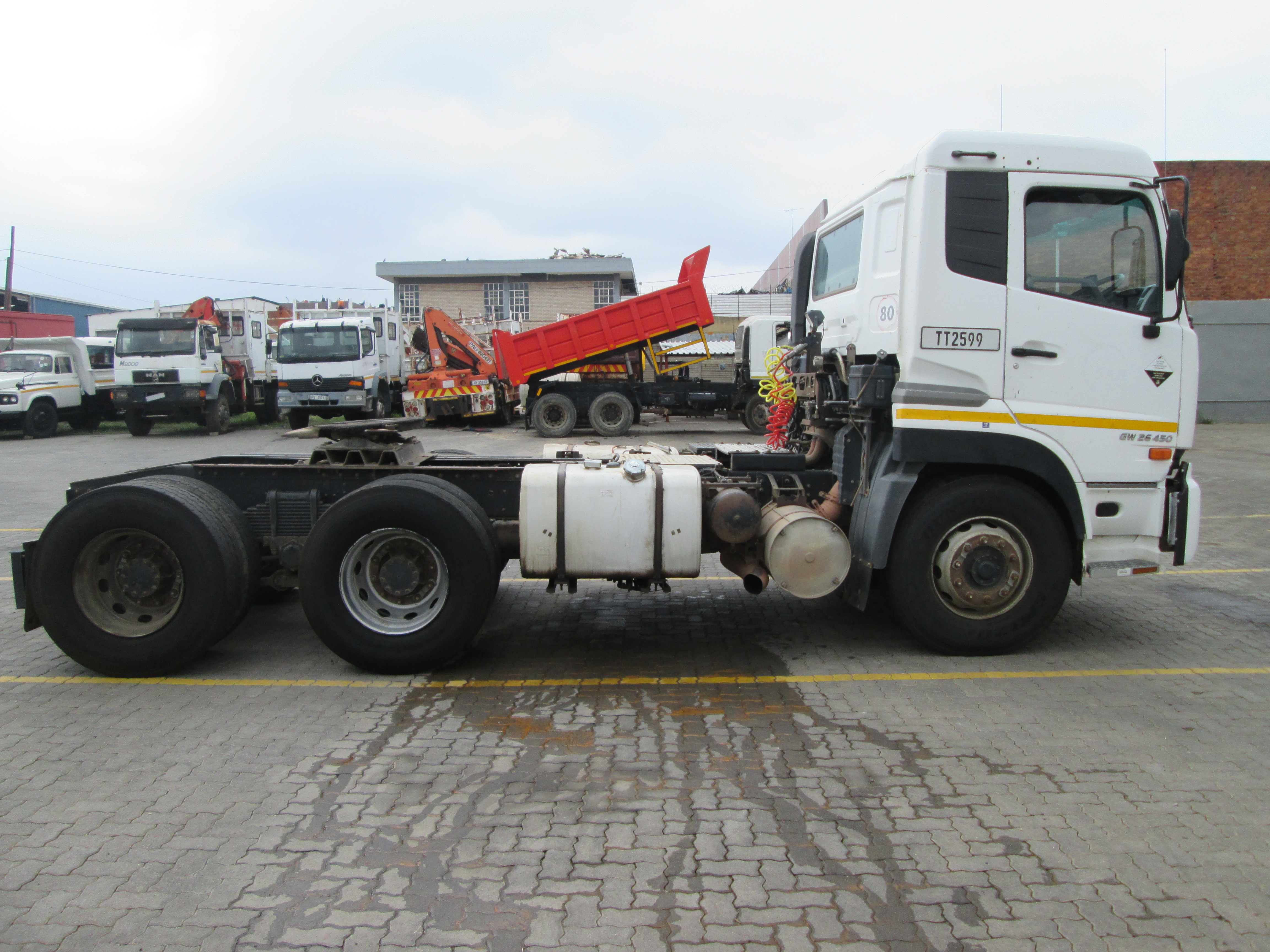 2015 UD QUON GW26-450 TRUCK TRACTOR - Image 8