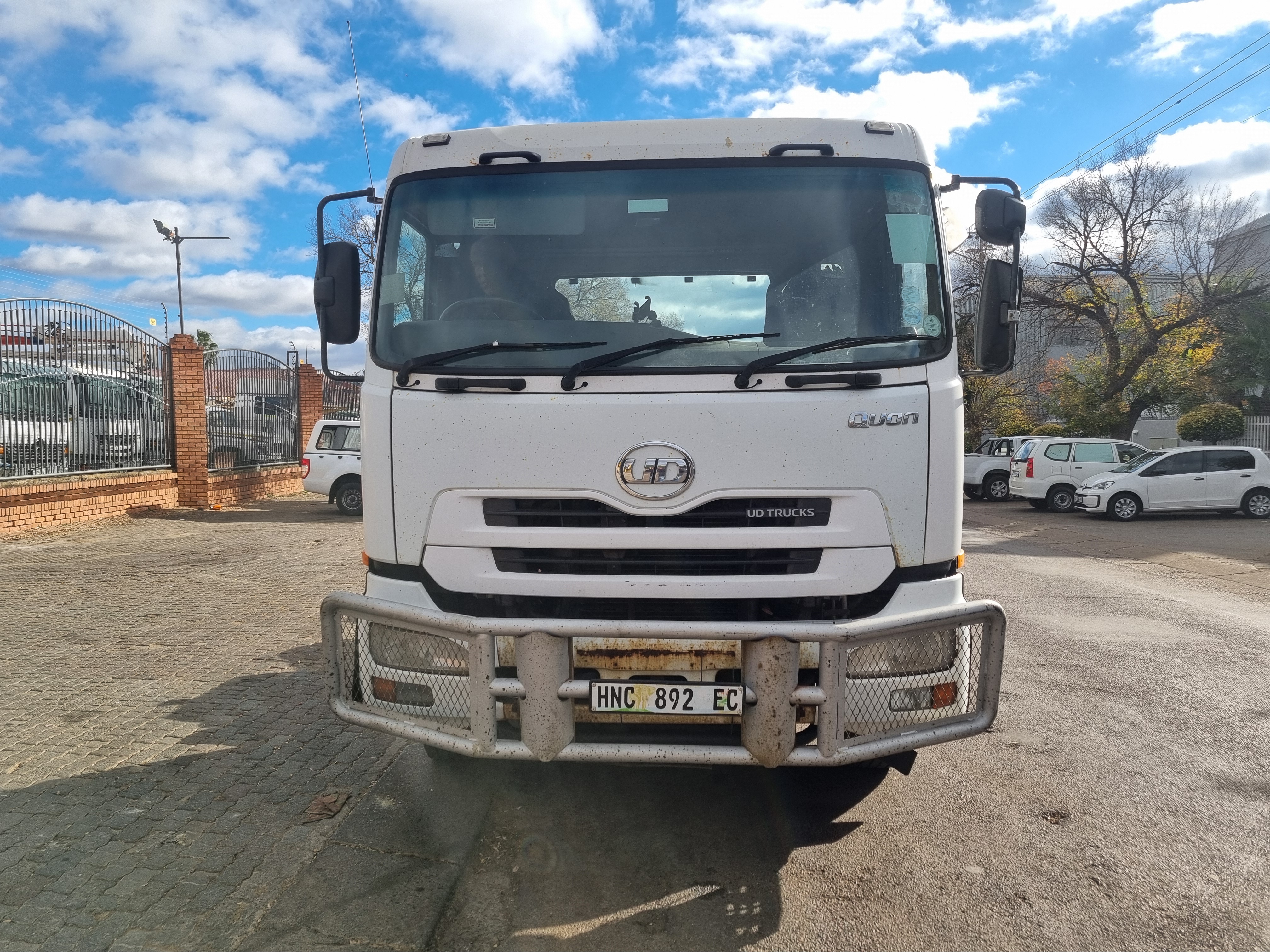 2015 UD QUON GW26-450 TUCK TRACTOR - Image 2