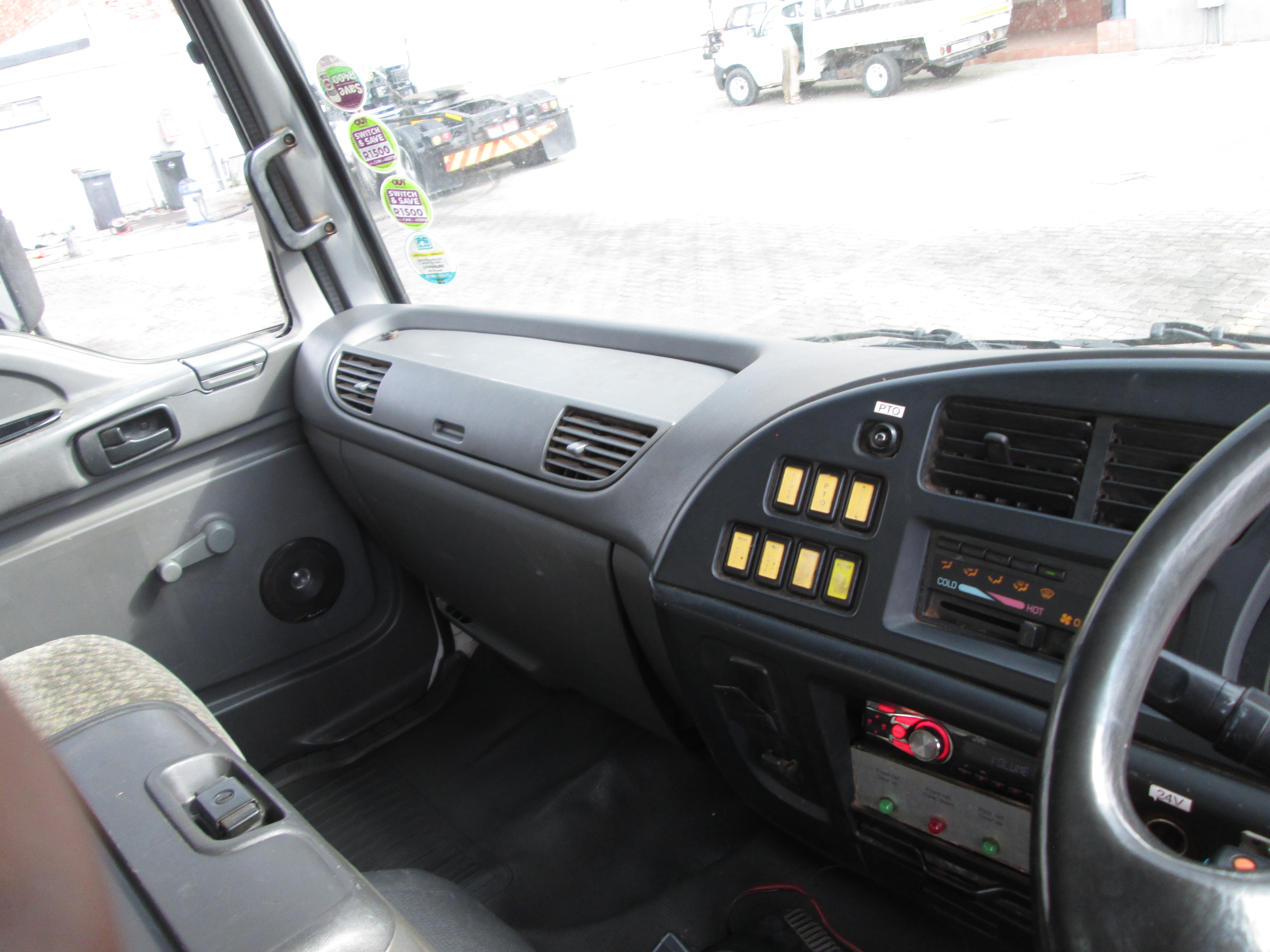 2012 ISUZU FSR700 7TON FLATDECK WITH 033T HIAB CRANE - 105296KM - Image 12