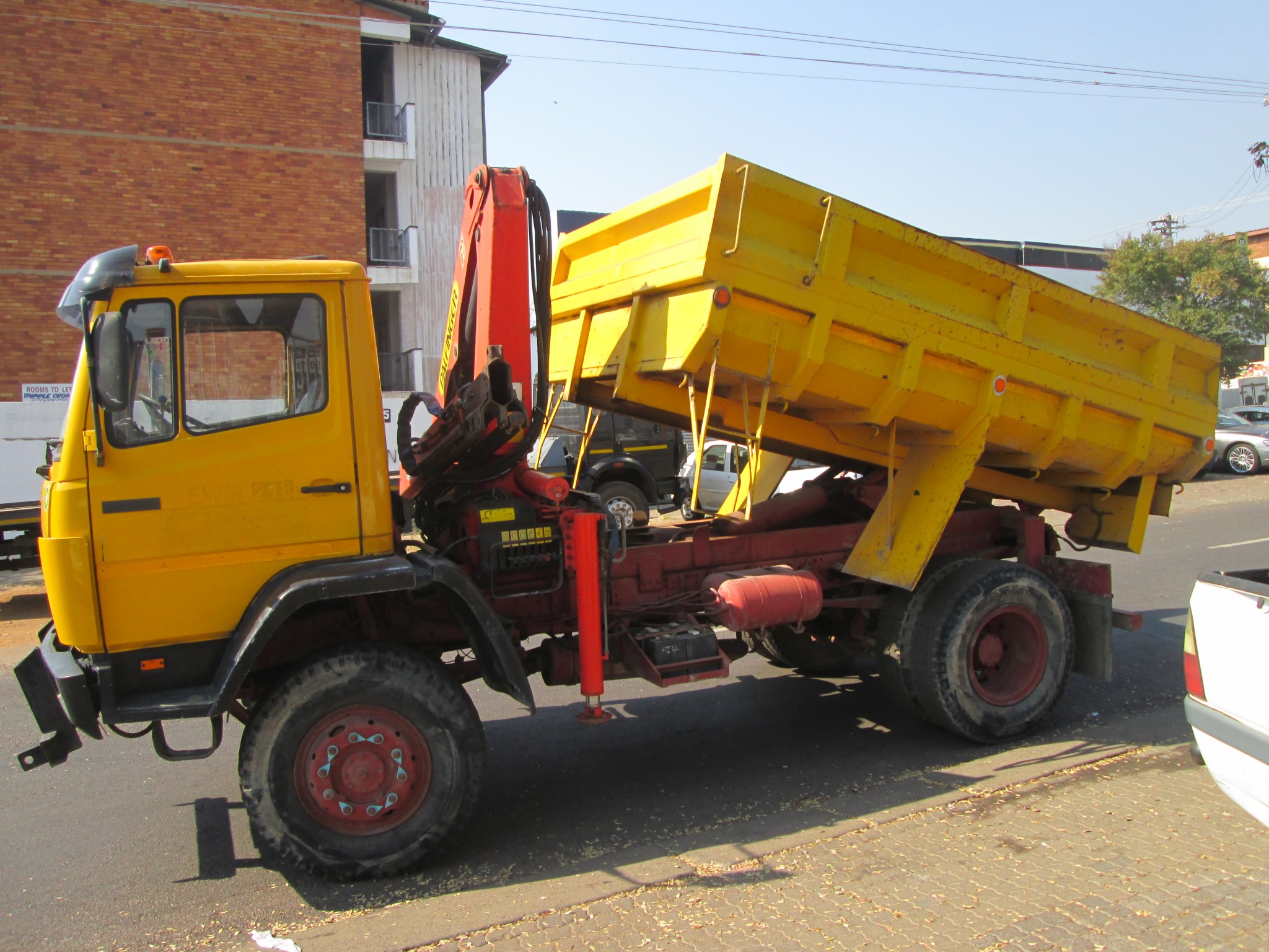 1996 MERCEDES BENZ 1617 8TON WITH PALFINGER PE8000 CRANE AND GRAB 4X4 TIPPER - Image 5