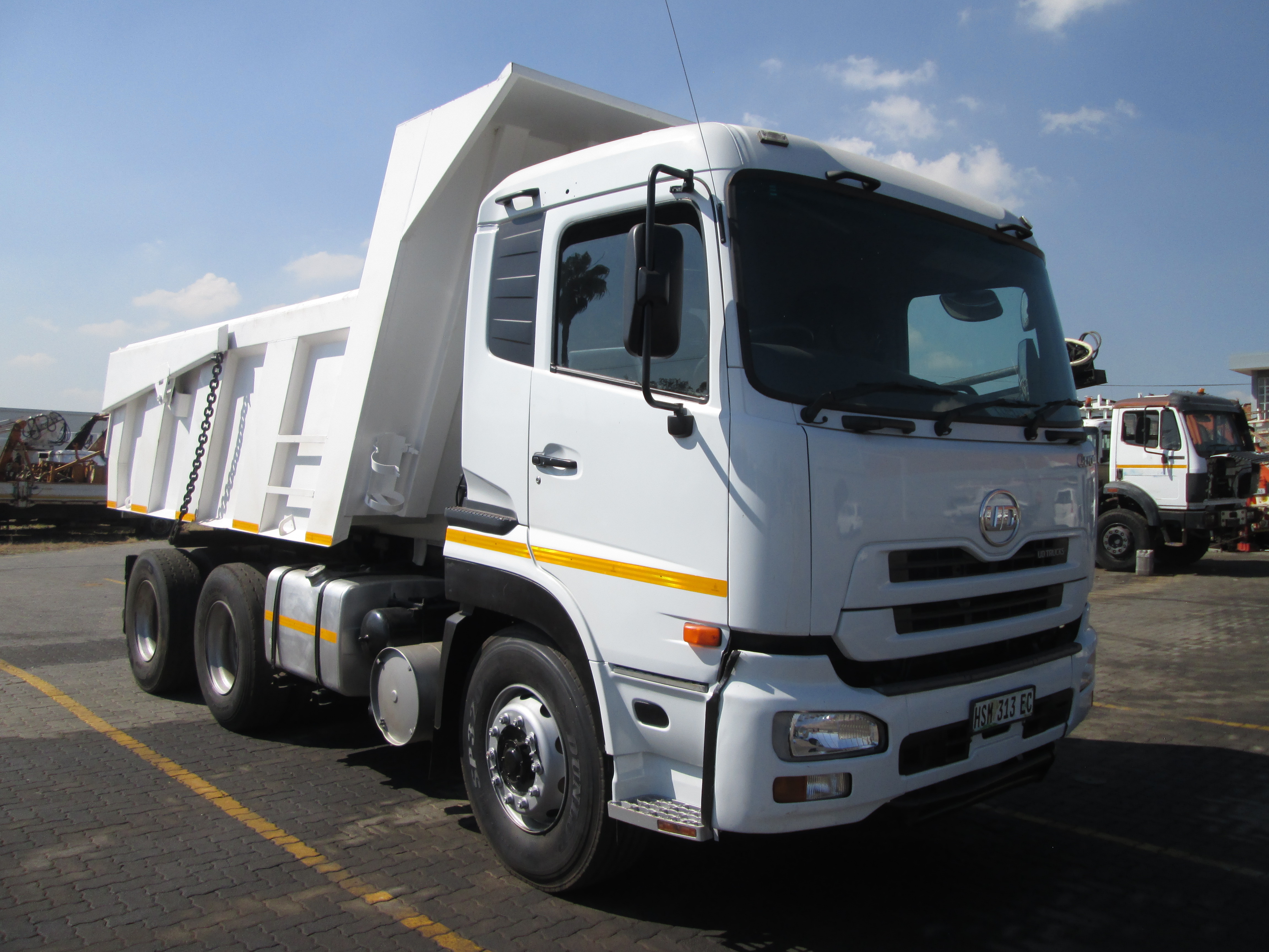 2015 UD QUON GW26-450 10CUBE TIPPER