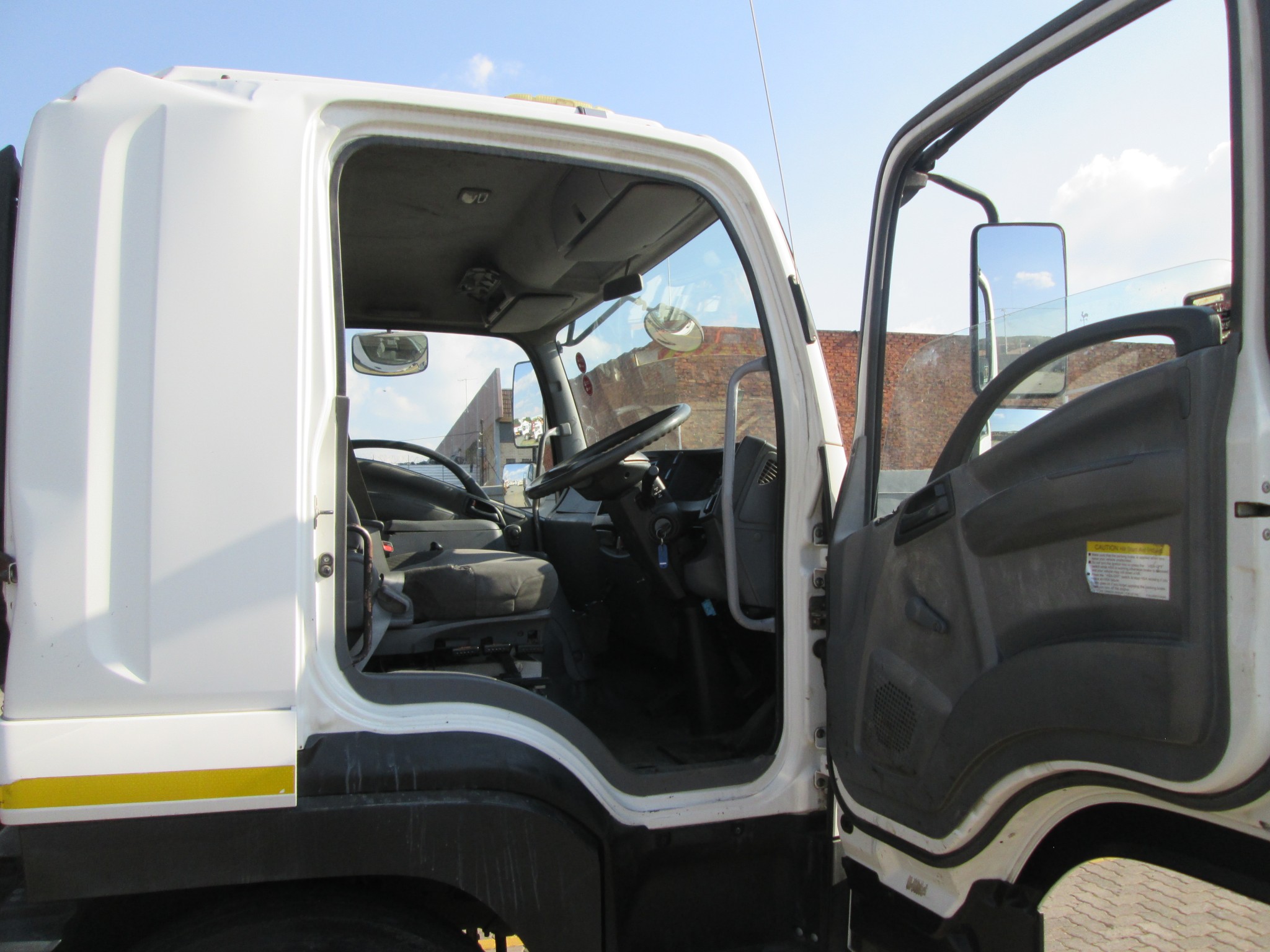 2014 ISUZU FTR850 5CUBE TIPPER DROPSIDE BODY WITH FASSI F80 CRANE AND GRAB - Image 10