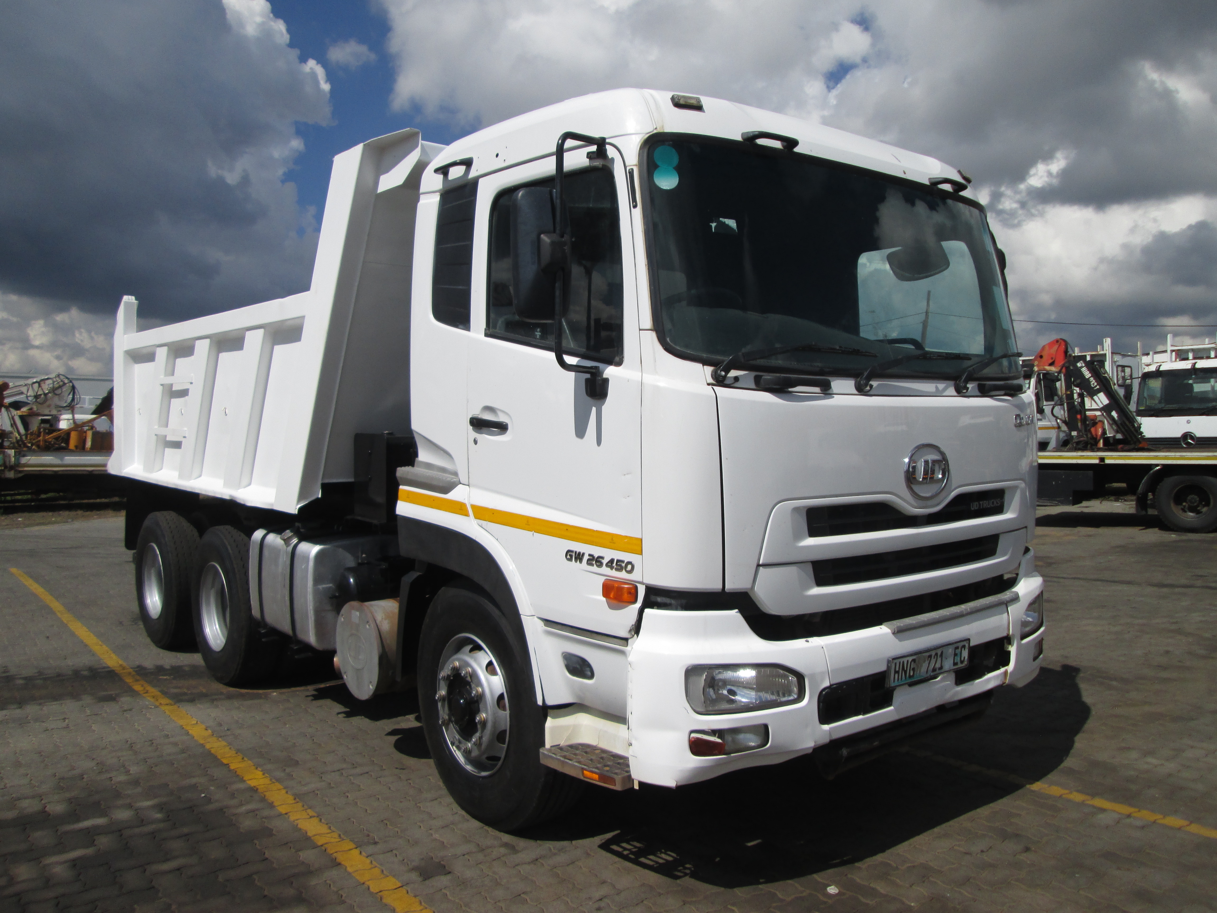 2015 UD QUON GW26-450 10CUBE TIPPER - 125727KM