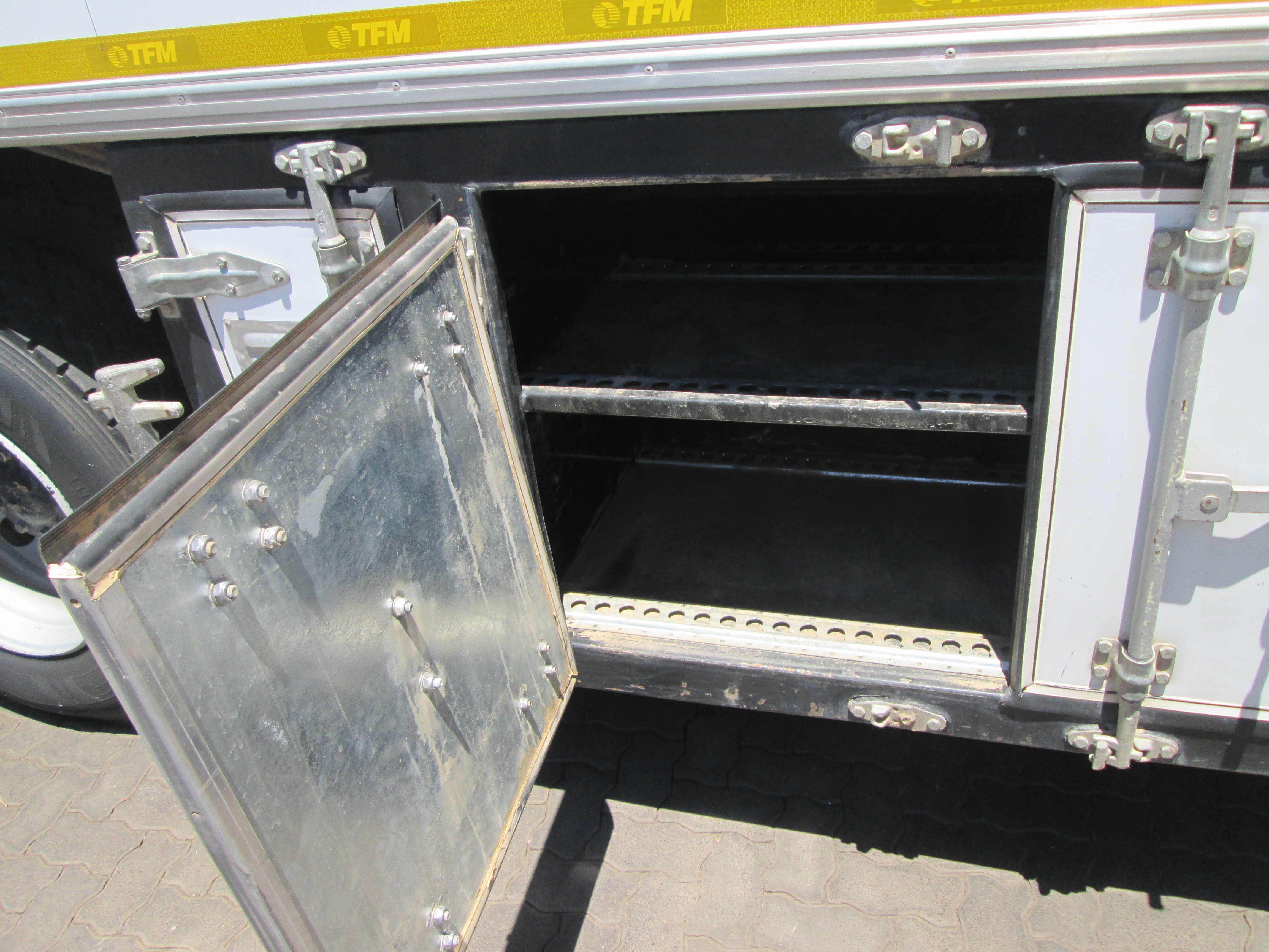 2021 ISUZU FTR850 A SEATER PASSENGER POD FEATURING AN INTEGRATED REAR WORKSTATION, DEDICATED CLIMATE CONTROL, AND EXTERNAL TOOLBOX DRAWERS - 167914KM - Image 8
