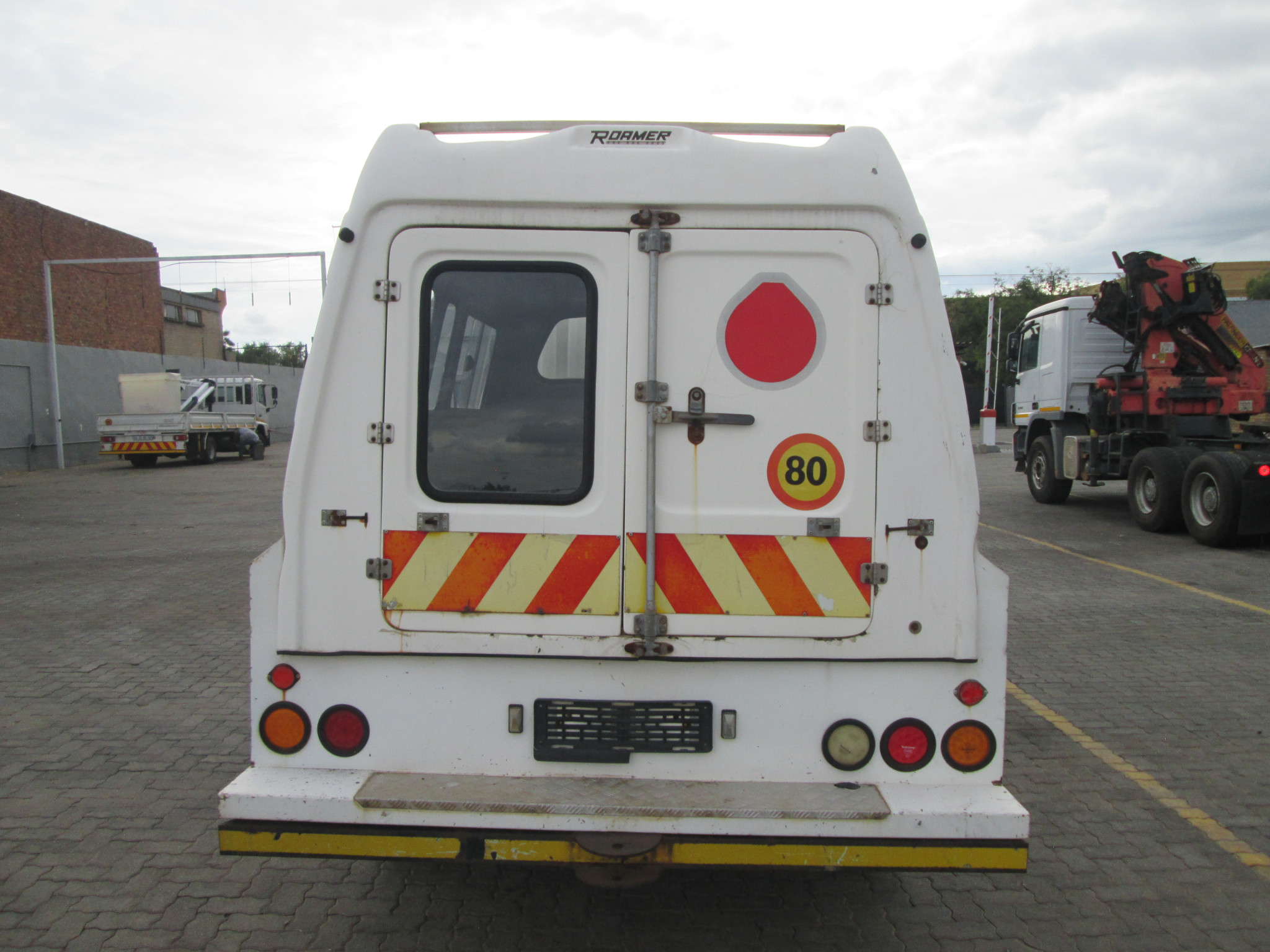 2010 ISUZU NMR250 WITH CANOPY  - Image 5
