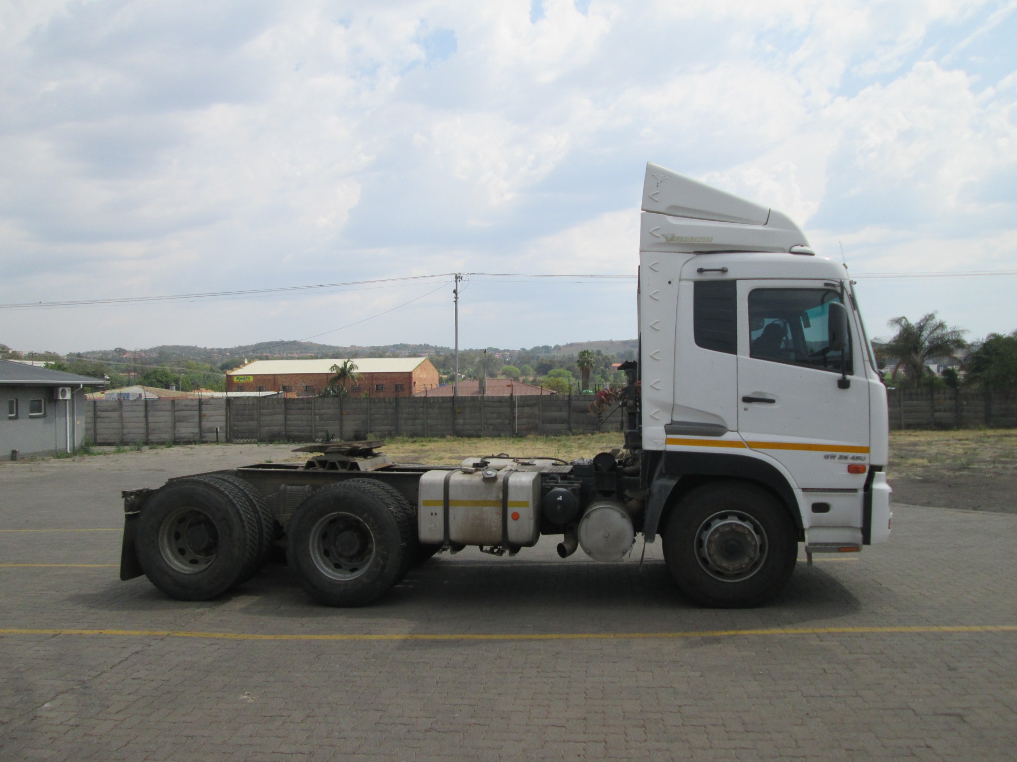 2018 UD QUON GW26-450 TRUCK TRACTOR  - Image 8