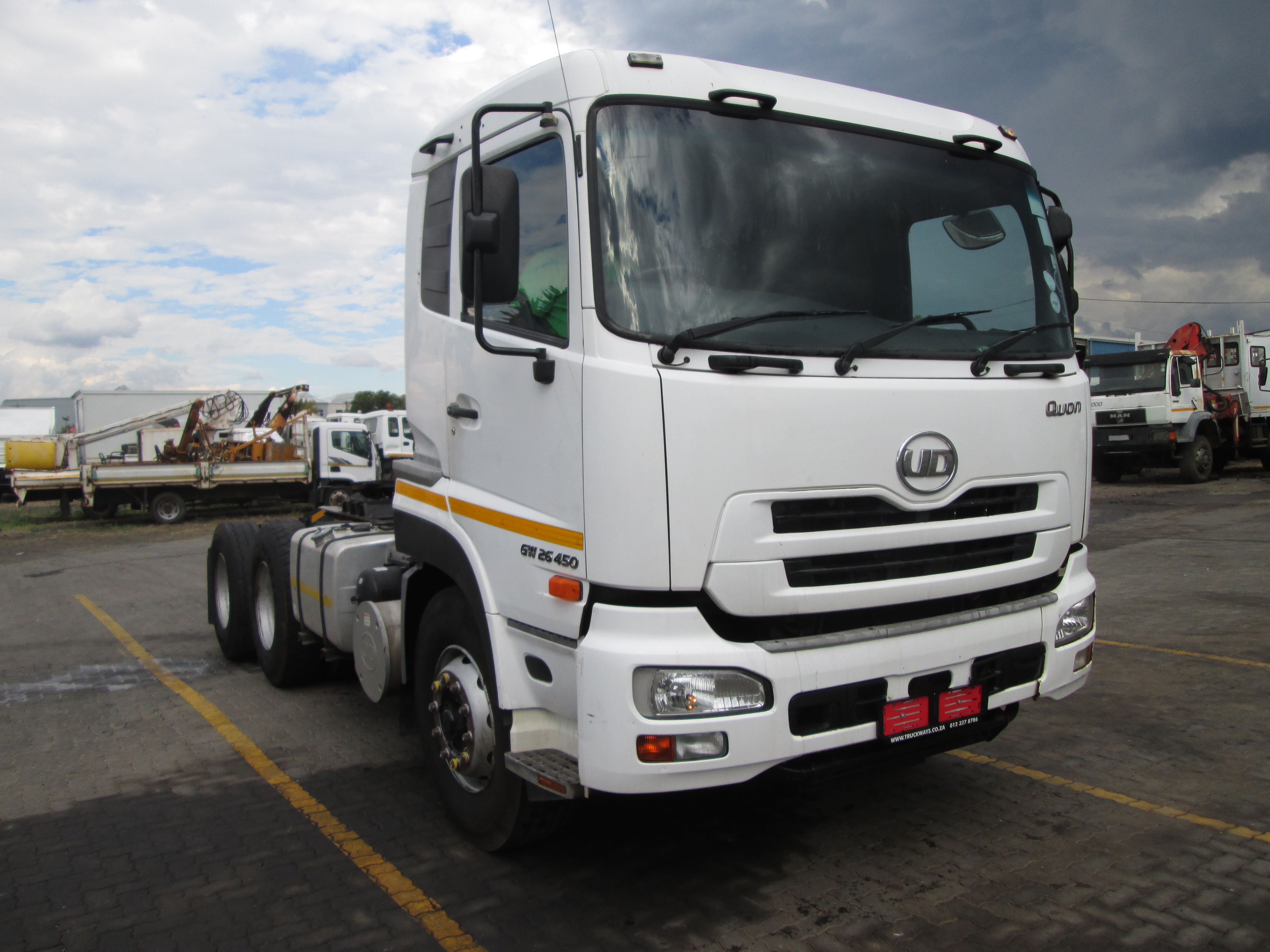 2018 UD QUON GW26-450 TRUCK TRACTOR 311225KM