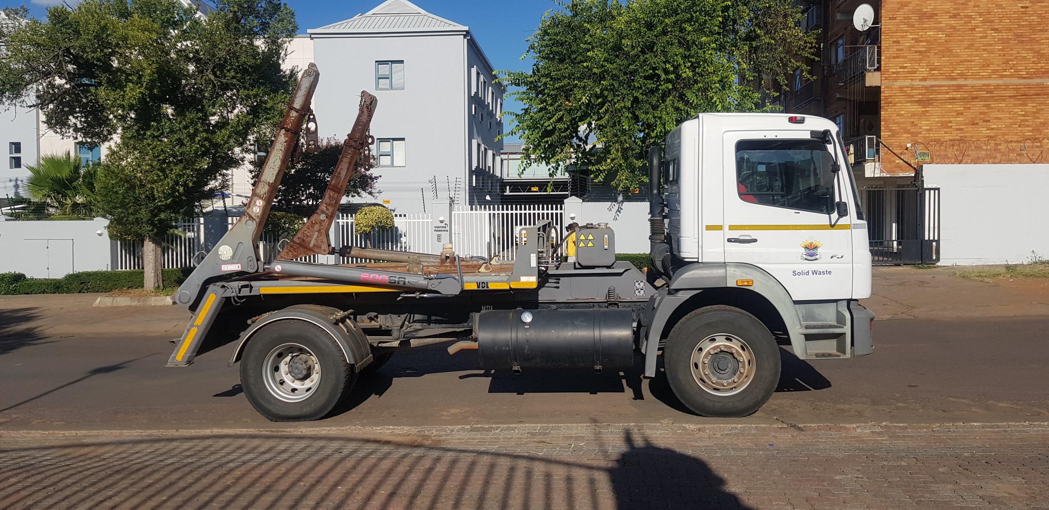 2018 FUSO FJ 16-230 8TON SKIPLOADER - Image 10