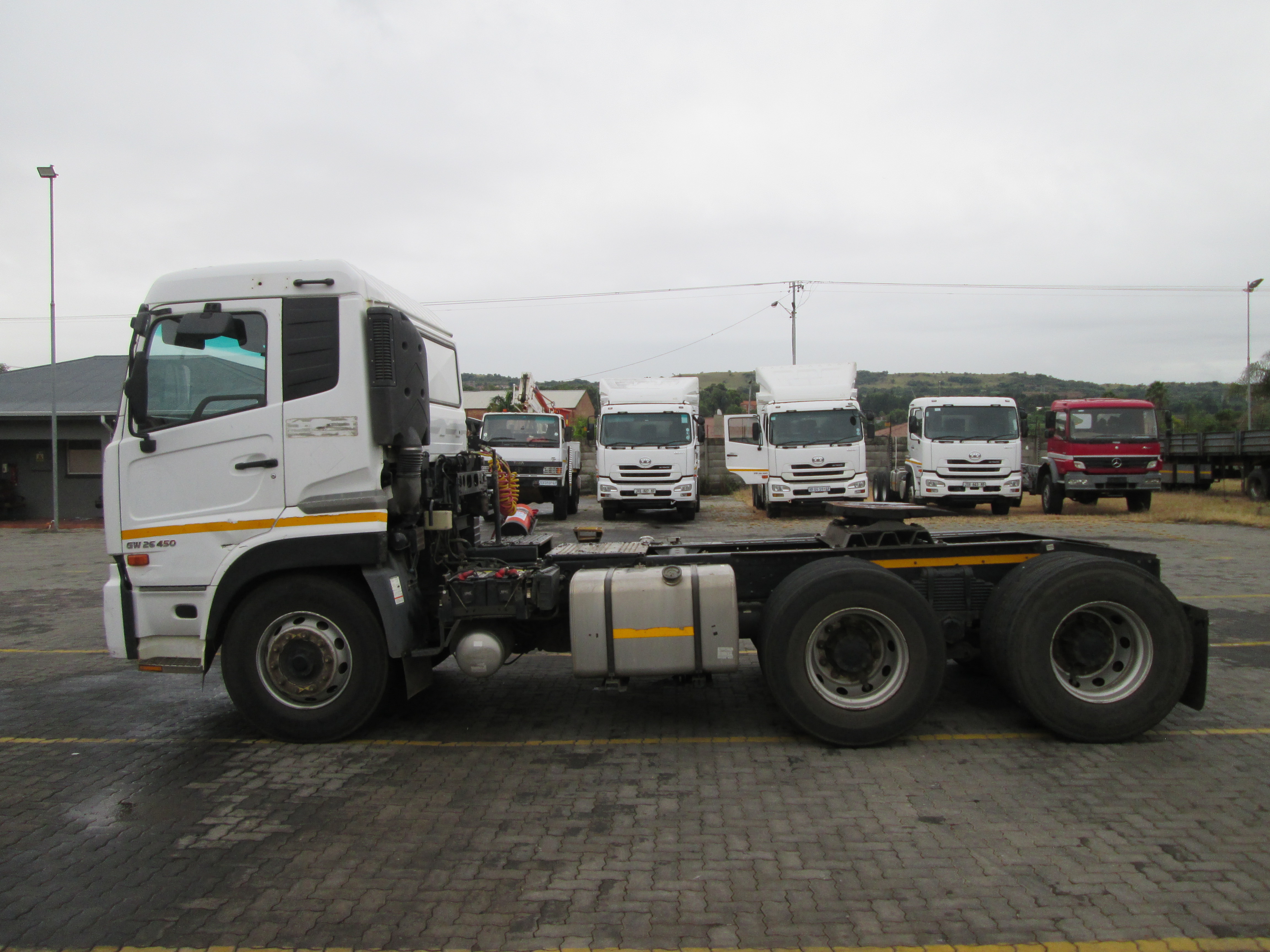 2019 UD QUON GW26-450 TRUCK TRACTOR 279924KM - Image 4