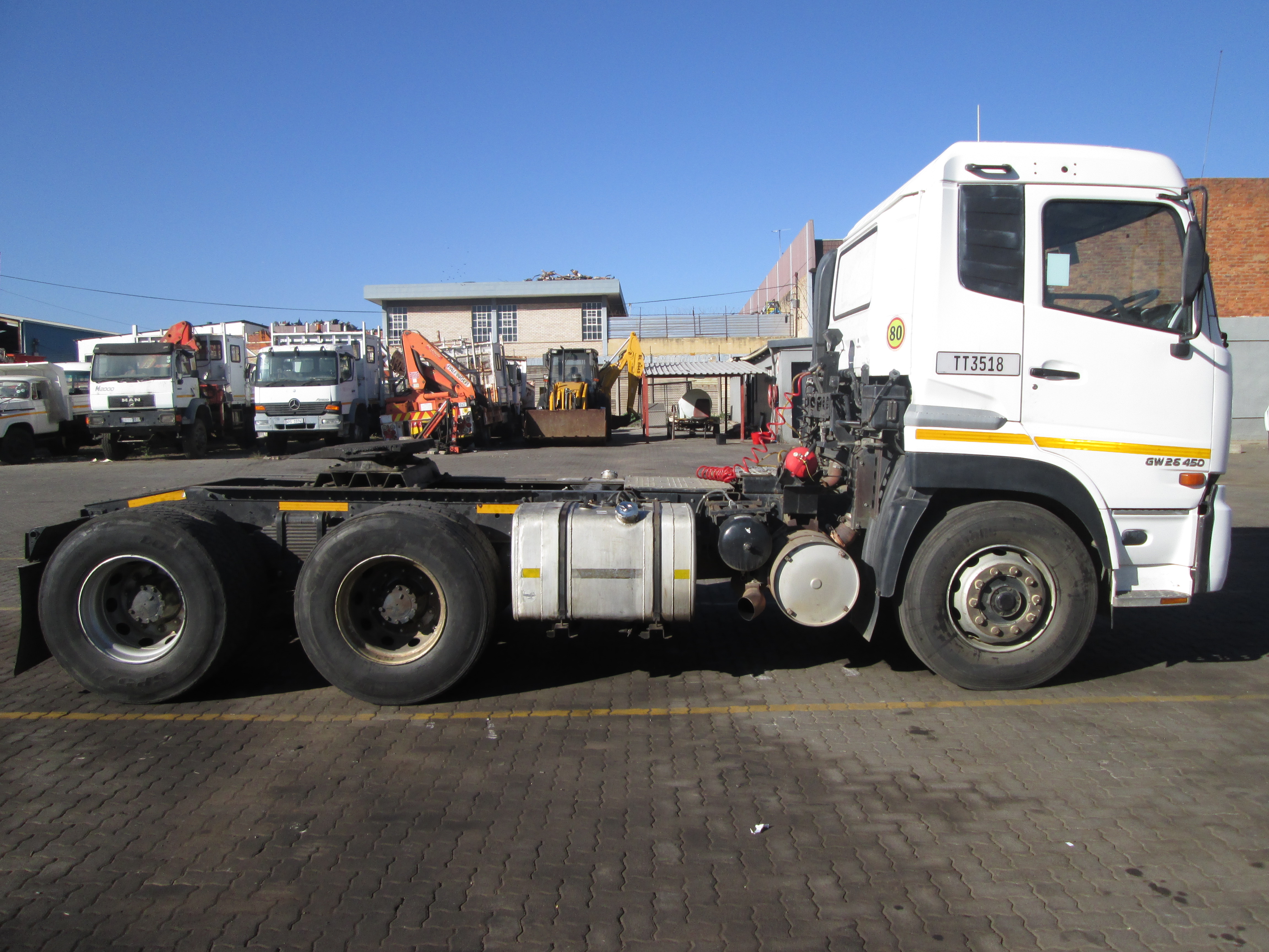 2019 UD QUON GW26-450 TRUCK TRACTOR 303139KM - Image 8